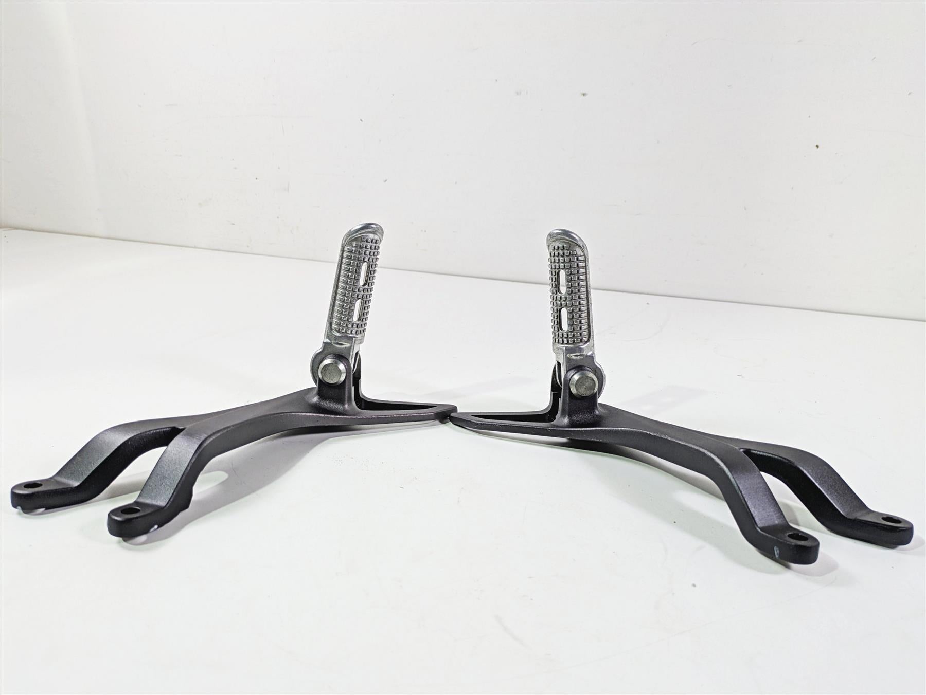 2016 Zero Motorcycles S 9.8 Rear Passenger Footpeg Set L 20-04285 R 20-07604 {{ shop.shopifyCountryName }} - Mototech271