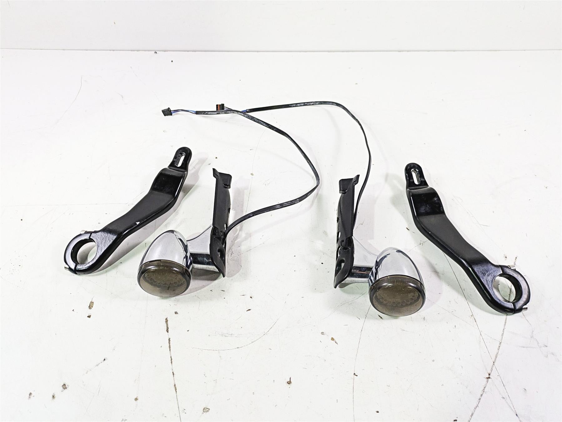 2016 Harley Touring FLTRX Road Glide Front Blinker Turn Signal & Mounts 67800512 | Mototech271