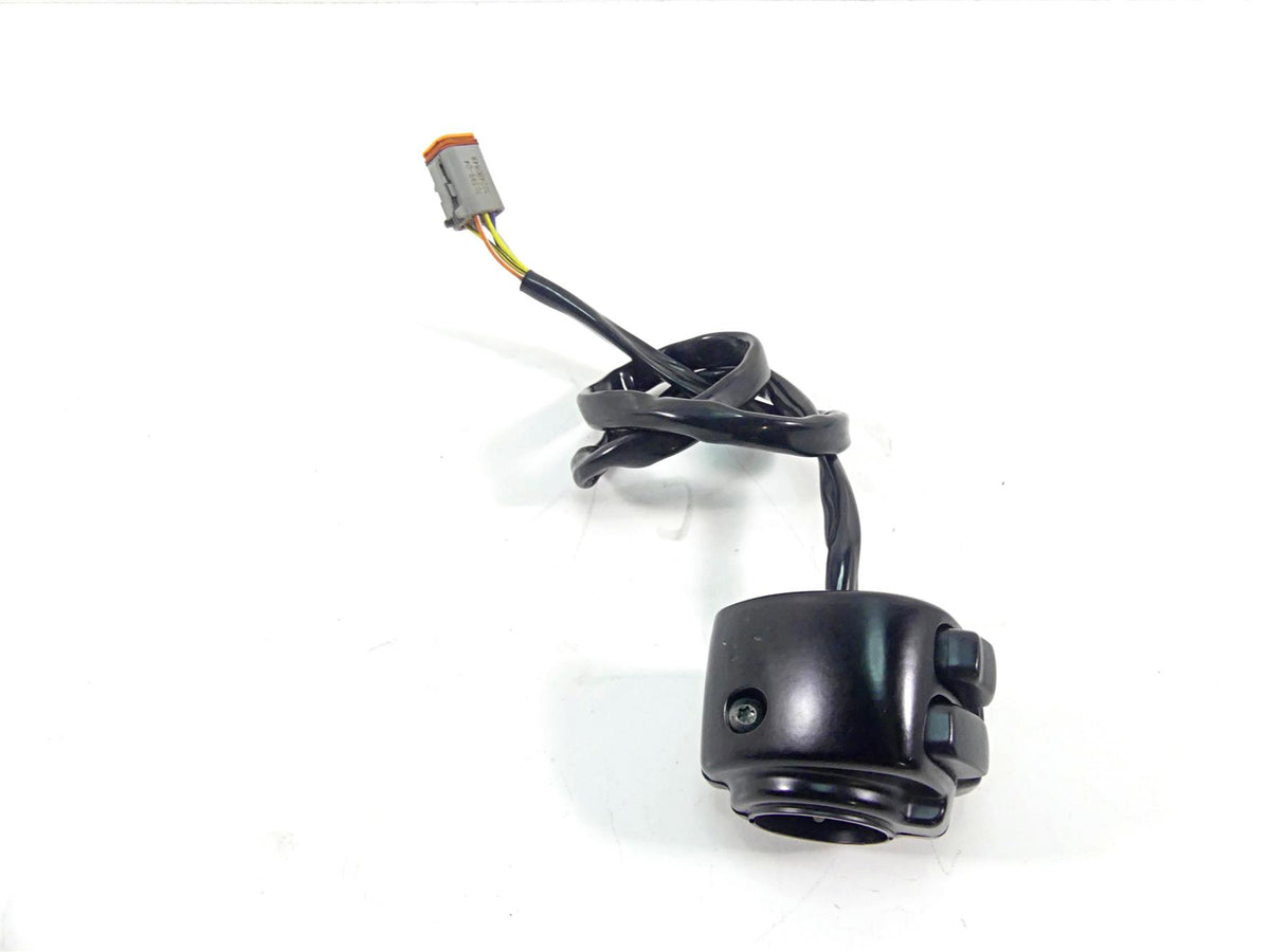2005 Harley Sportster XL1200 C Left Hand Control Switch 71682-06A 71685-06A {{ shop.shopifyCountryName }} - Mototech271