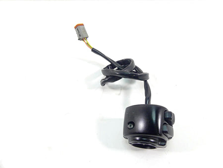 2005 Harley Sportster XL1200 C Left Hand Control Switch 71682-06A 71685-06A {{ shop.shopifyCountryName }} - Mototech271