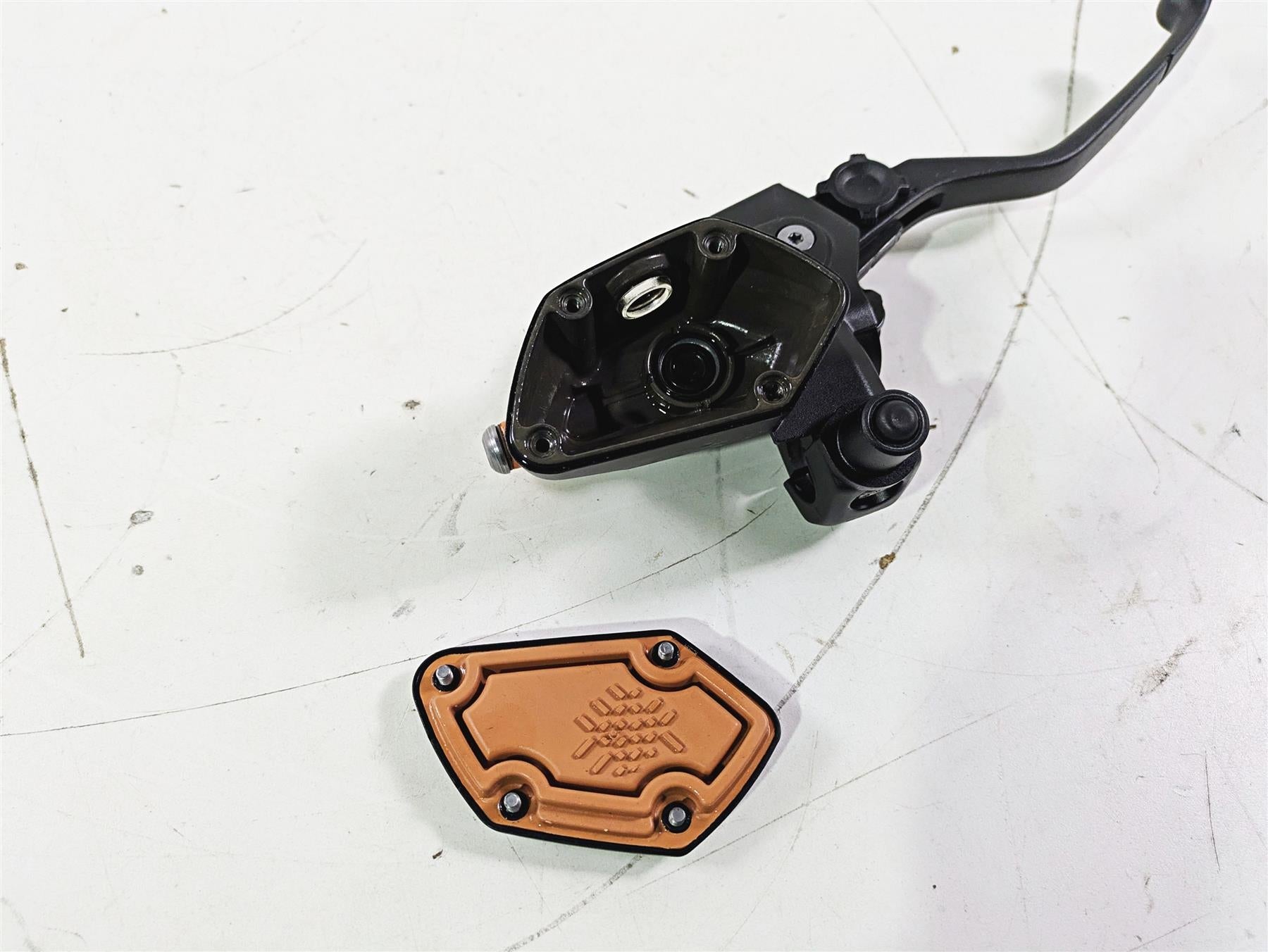 2015 BMW R nineT K21 Front Brake Master Cylinder 32728559604 {{ shop.shopifyCountryName }} - Mototech271