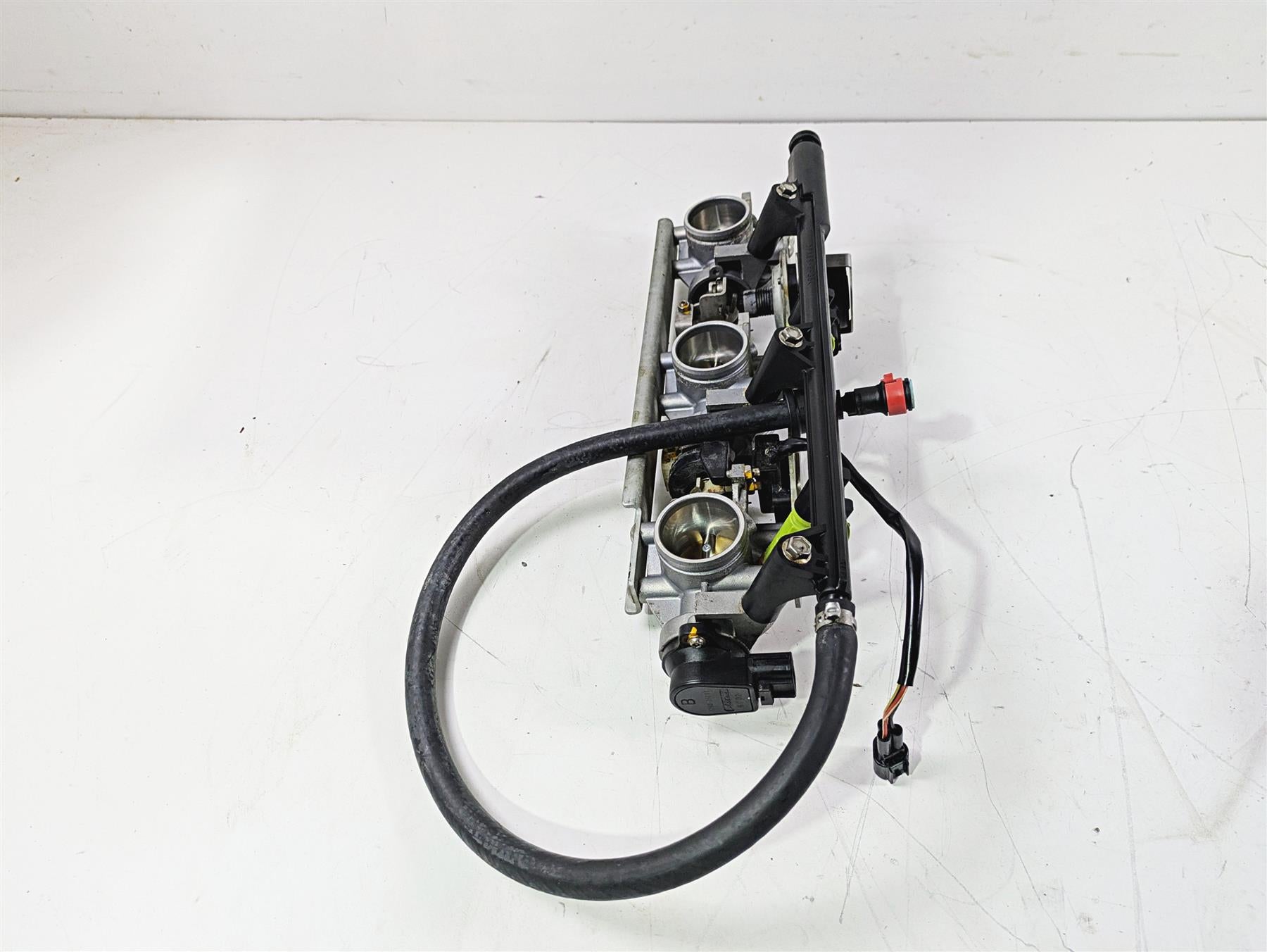 2006 Yamaha GP1300R Waverunner Throttle Body Fuel Injector Set 60T-13750-00-00 {{ shop.shopifyCountryName }} - Mototech271