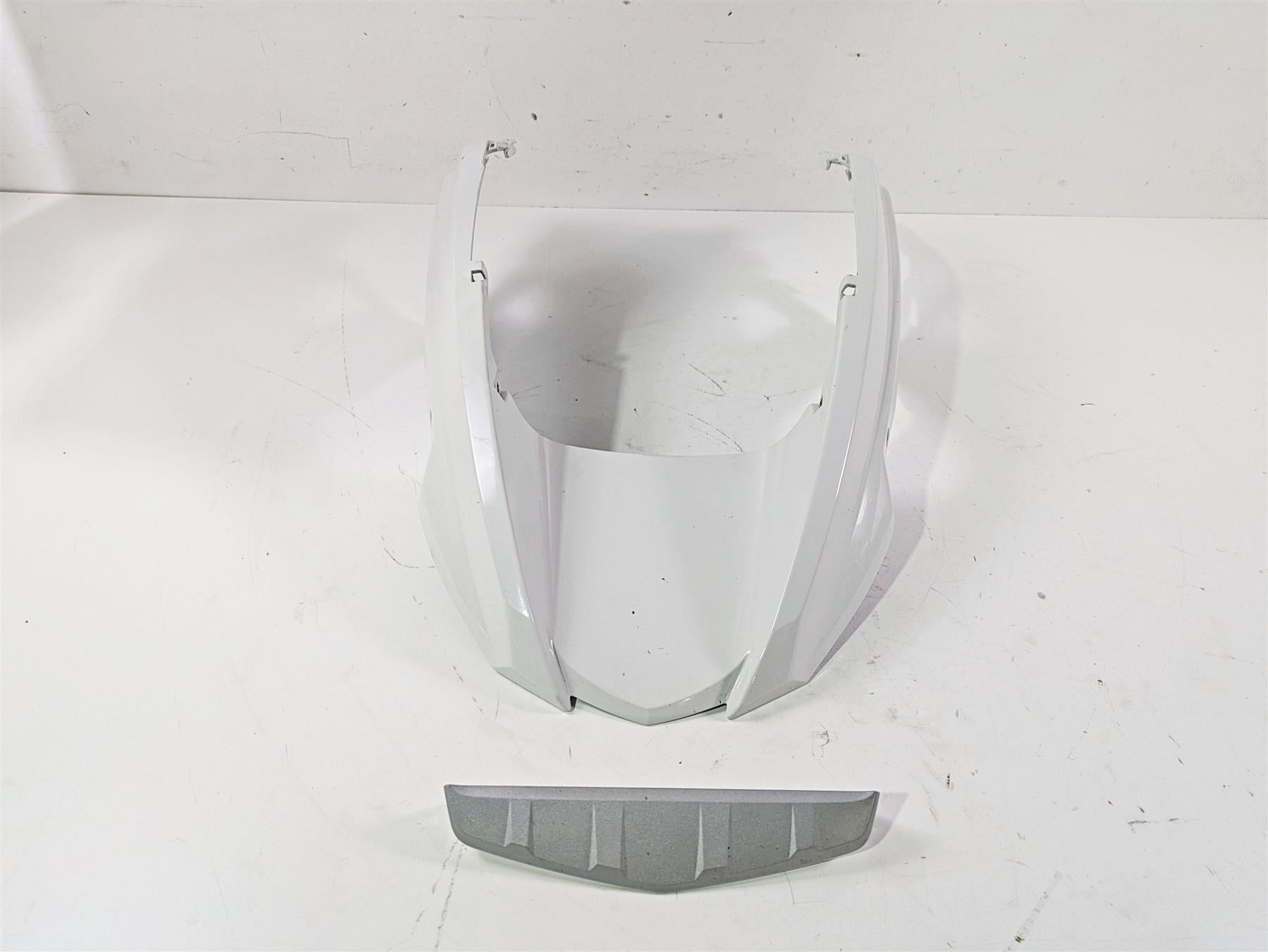 2010 BMW R1200GS K25 Front Upper Fender Alpin White 46617705227 46617705228 {{ shop.shopifyCountryName }} - Mototech271