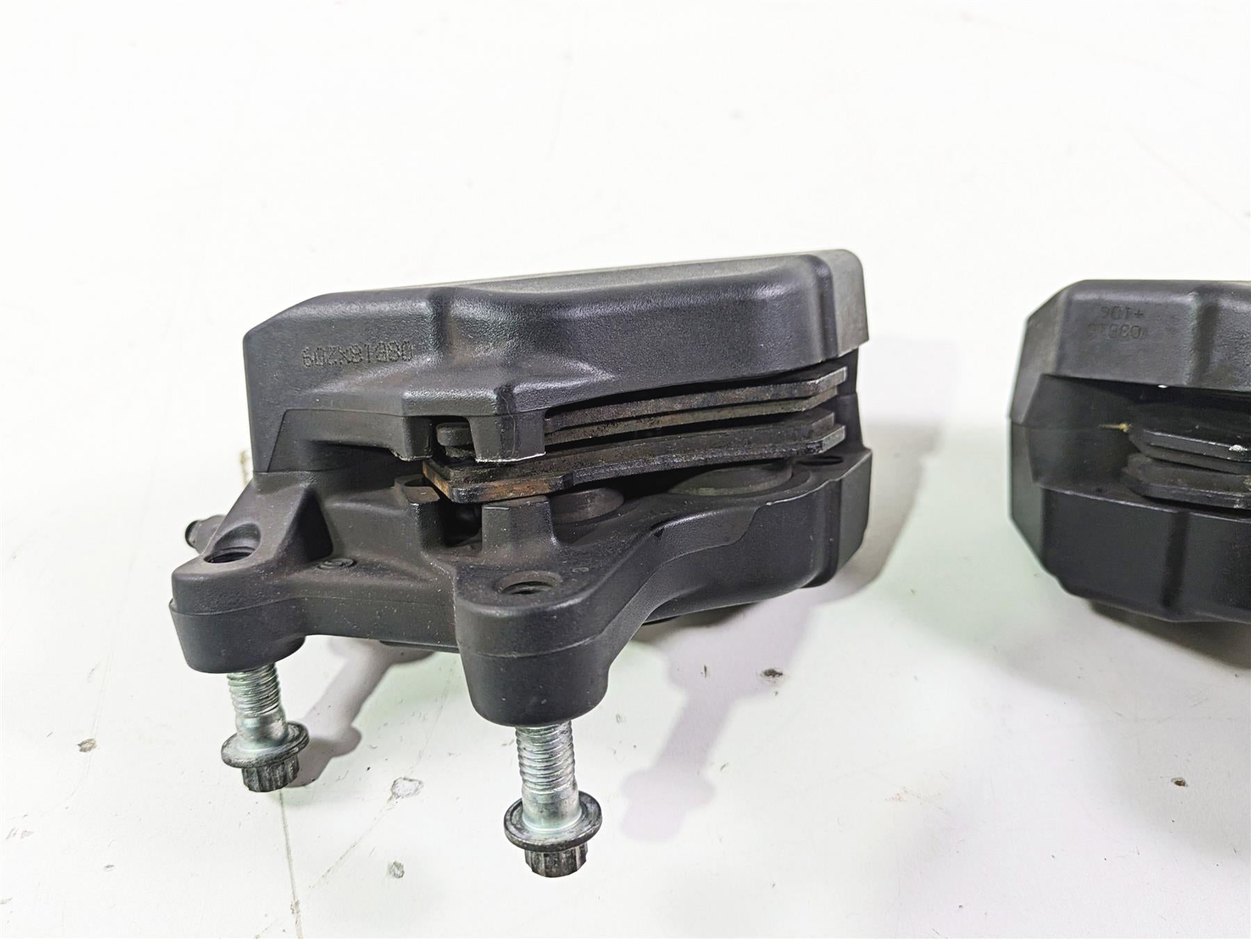 2008 Harley Touring FLHTP Electra Glide Brembo Front Brake Caliper Set 43027-08 {{ shop.shopifyCountryName }} - Mototech271