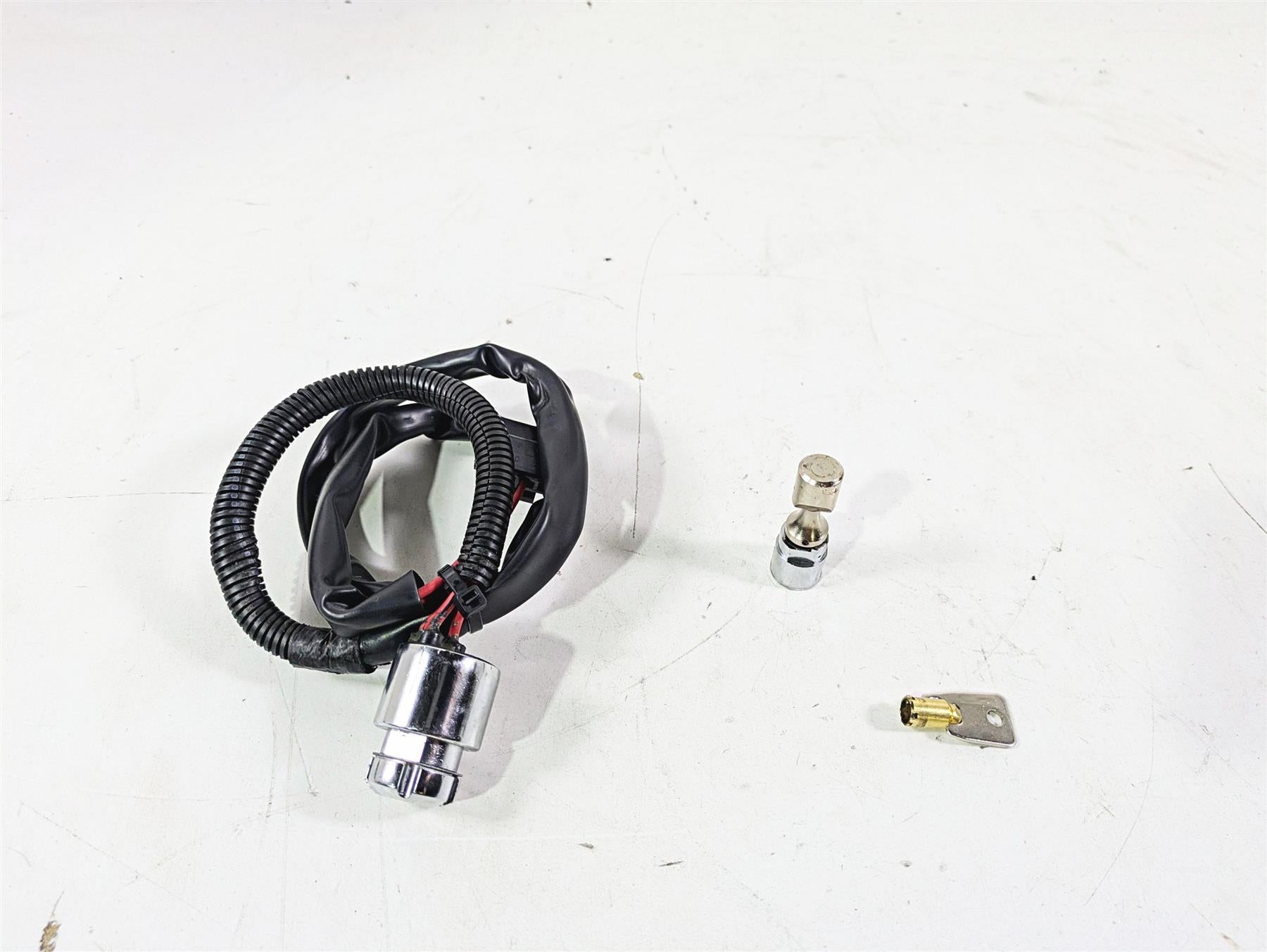 2009 Harley FXCWC Softail Rocker Ignition Switch Key Lock Set 71792-08 {{ shop.shopifyCountryName }} - Mototech271