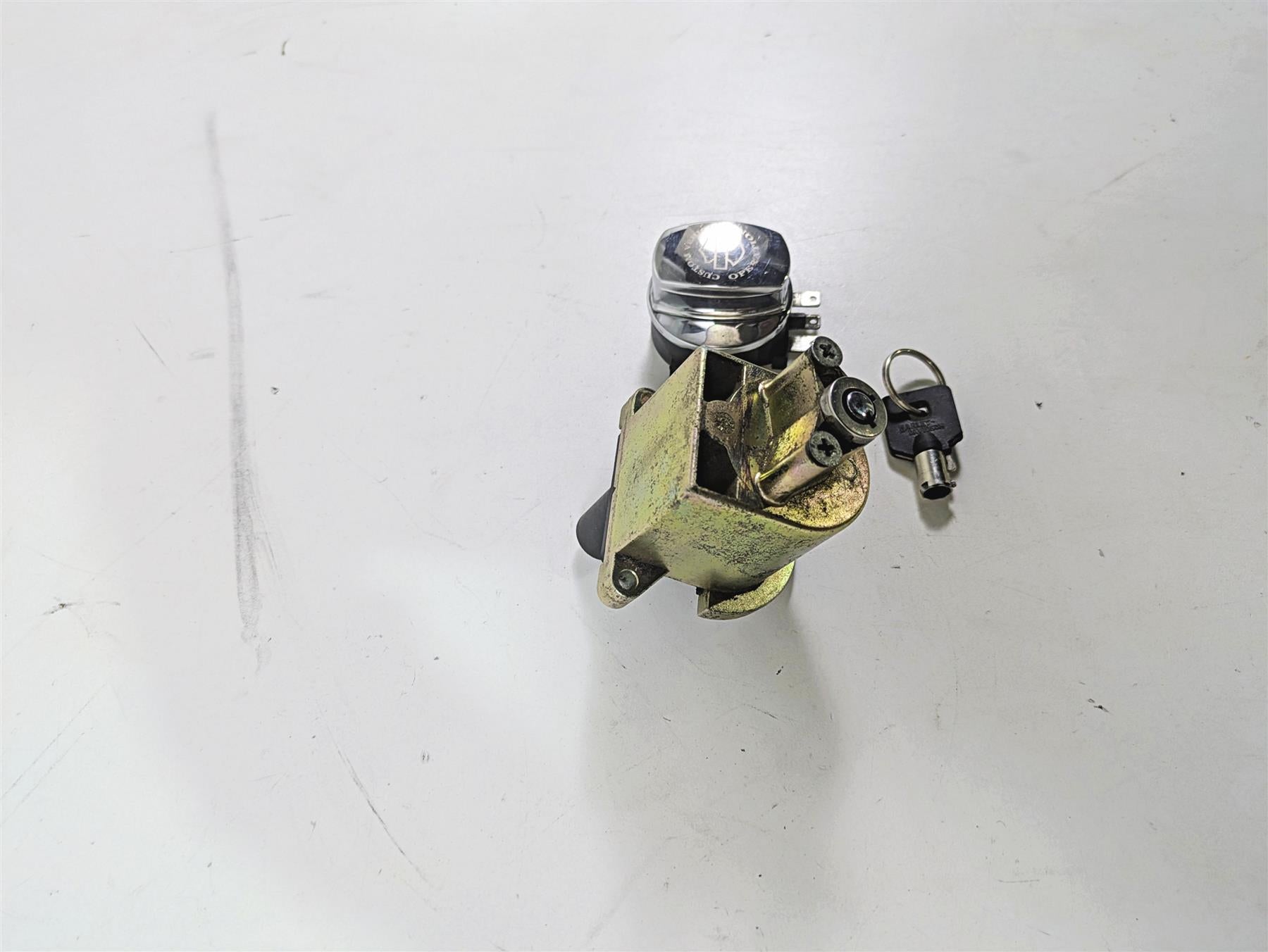 2007 Harley Touring FLHRSE CVO Road King Ignition Switch Fork Lock Set 53461-07 {{ shop.shopifyCountryName }} - Mototech271