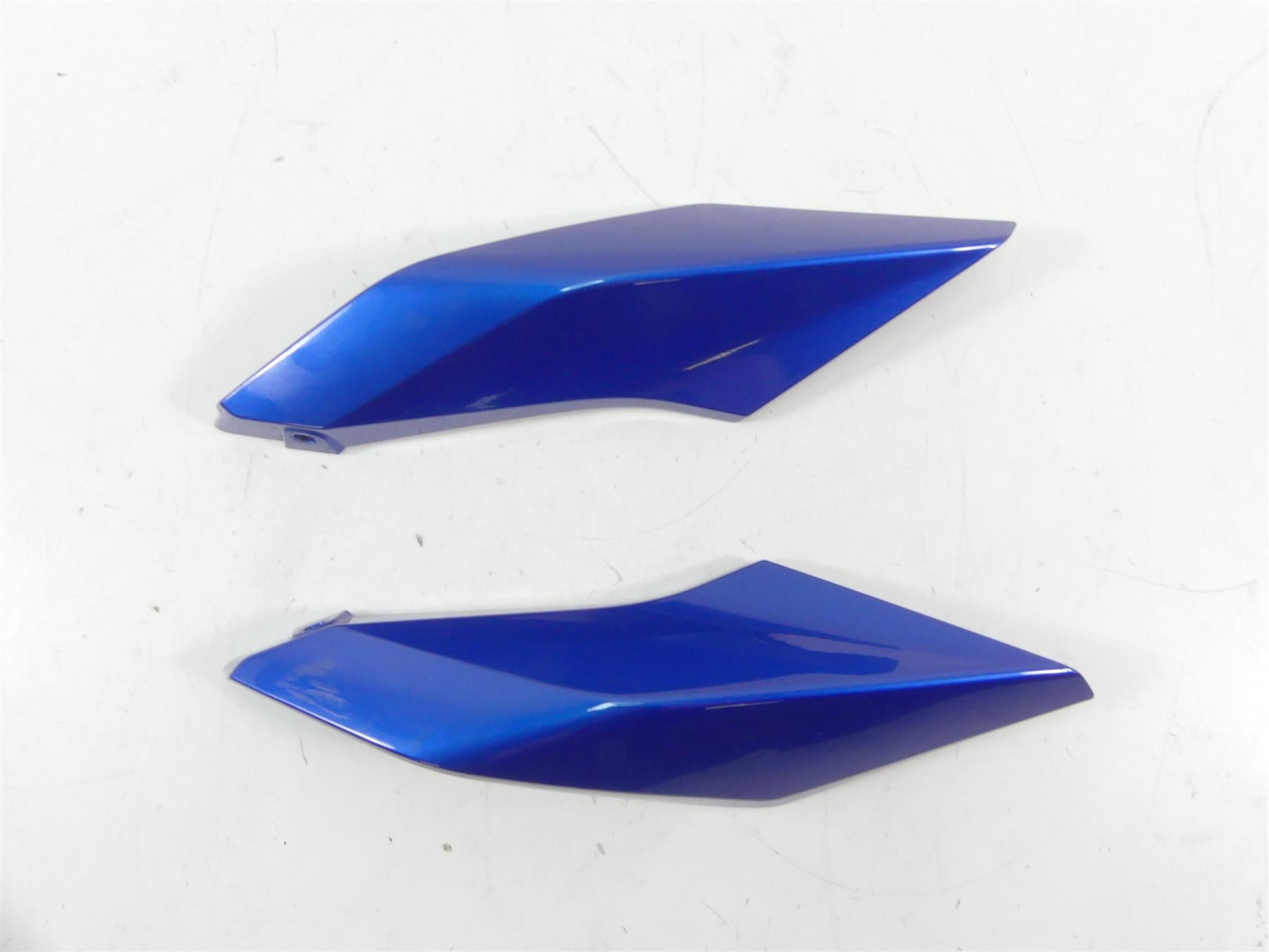 2016 BMW R1200RS K54 Tail Side Cover Fairing Set 46638543525 46638543526 {{ shop.shopifyCountryName }} - Mototech271