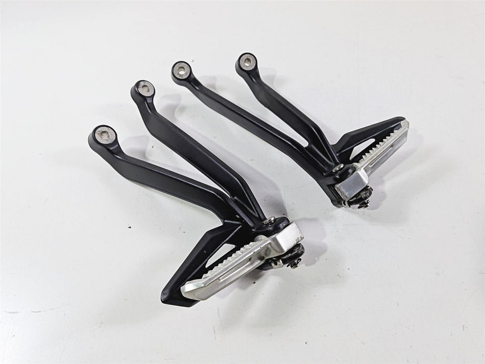 2020 Triumph Street Triple 765RS Rear Passenger Footpeg Set T2088156 T2088157-Mototech271
