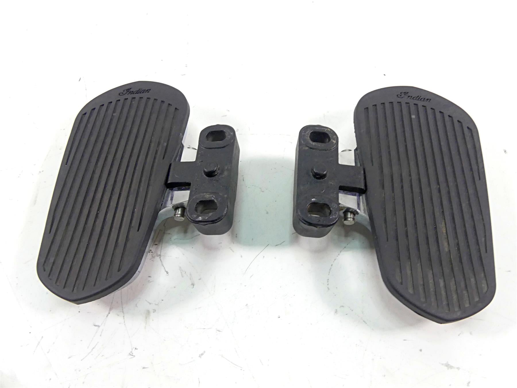 2019 Indian Chieftain Classic Rear Passenger Floor Board Floorboard Set 5137789 {{ shop.shopifyCountryName }} - Mototech271