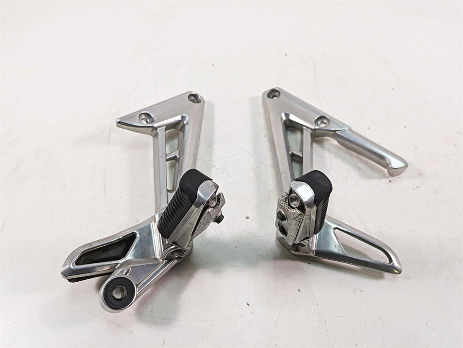 2002 Yamaha FZ1 FZS1000 Fazer Rear Passenger Footpeg Set 5LV-27430-01-00 {{ shop.shopifyCountryName }} - Mototech271