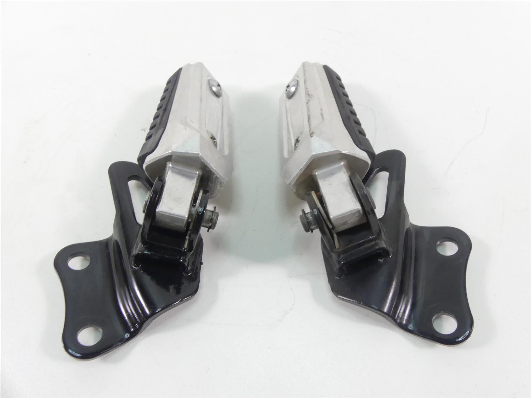 2007 Suzuki M109R VZR1800 Boulevard Passenger Rear Footpeg Set 43700-48G00 {{ shop.shopifyCountryName }} - Mototech271