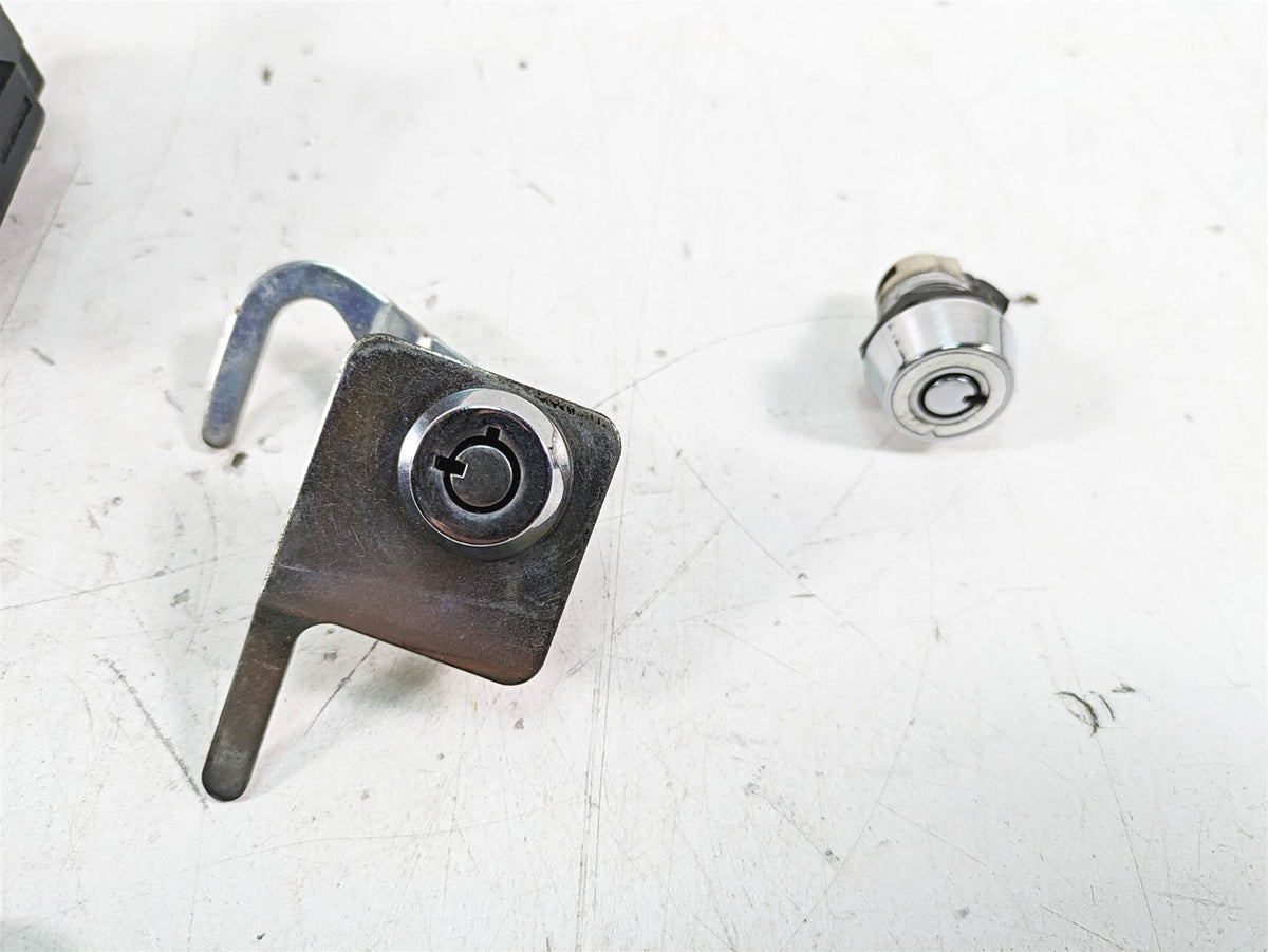 2008 Harley FLHTCU Electra Glide Ignition Switch Key Lock Set 71572-06 {{ shop.shopifyCountryName }} - Mototech271