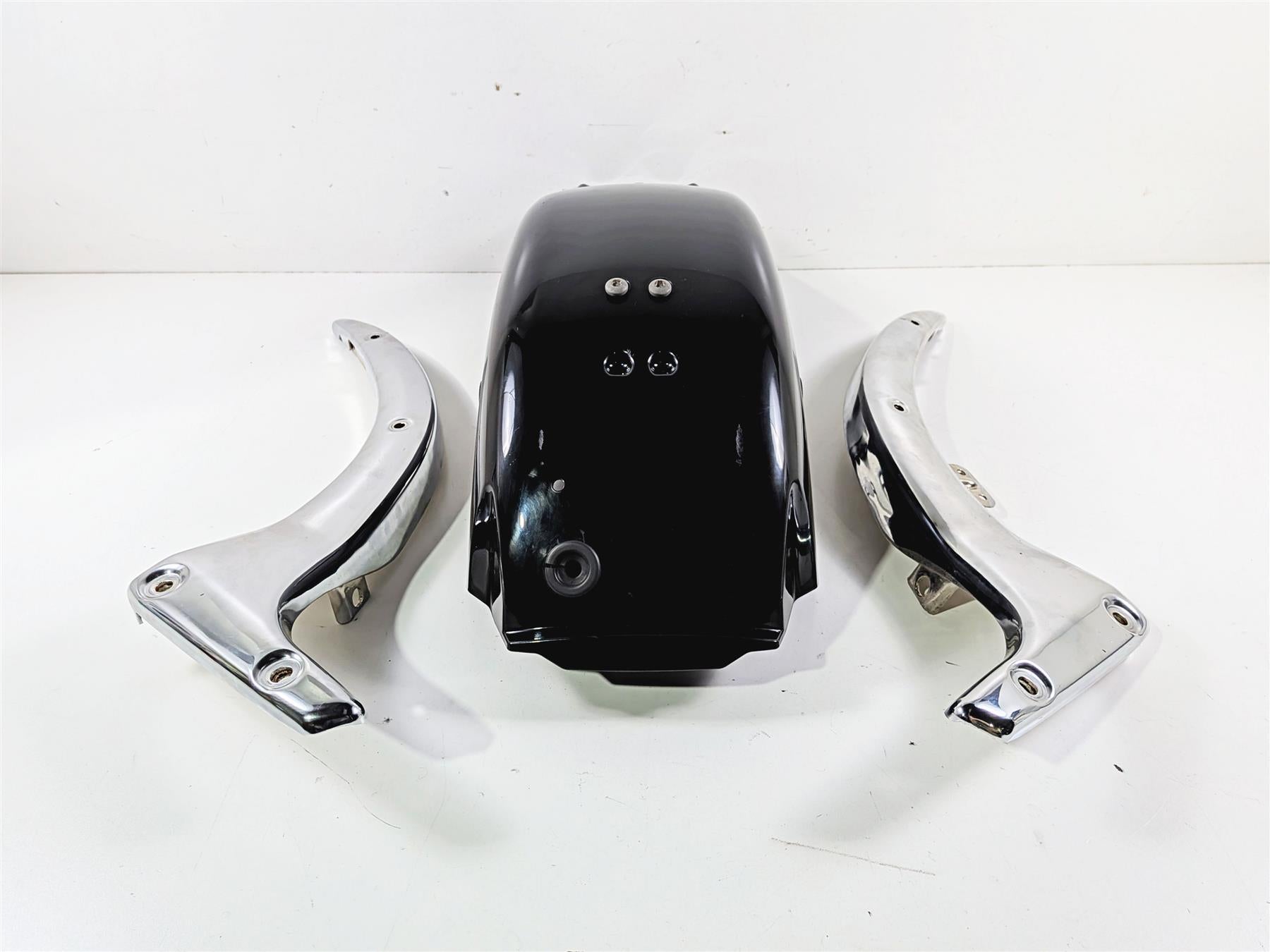 2005 Suzuki VZ800 M50 Boulevard Rear Fender & Side Chrome Struts 63110-39G02 {{ shop.shopifyCountryName }} - Mototech271