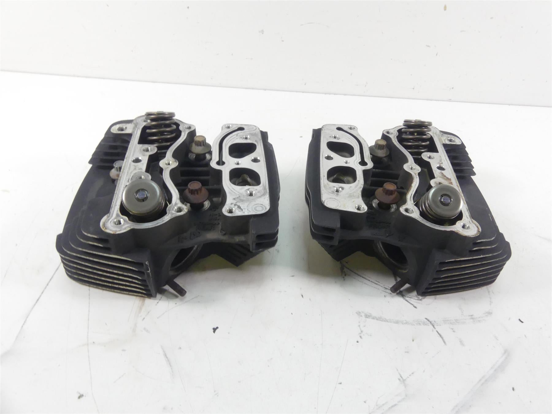 2002 Harley Softail FXSTDI Deuce Cylinderhead Cylinder Head Set 16725-99 {{ shop.shopifyCountryName }} - Mototech271