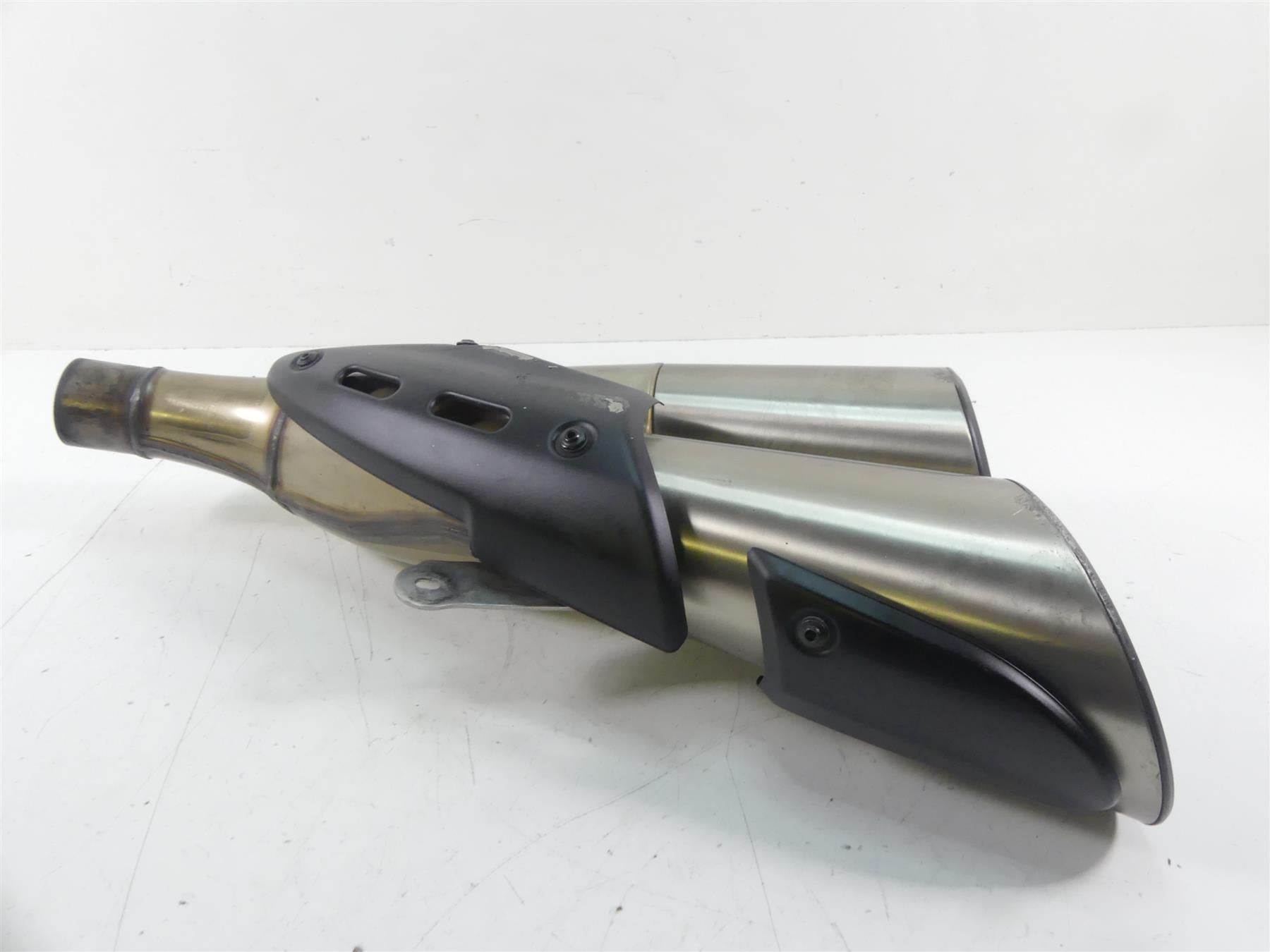 2015 Ducati Diavel Carbon Red Oem Exhaust Muffler Pipe Silencer Damper 57322021B {{ shop.shopifyCountryName }} - Mototech271