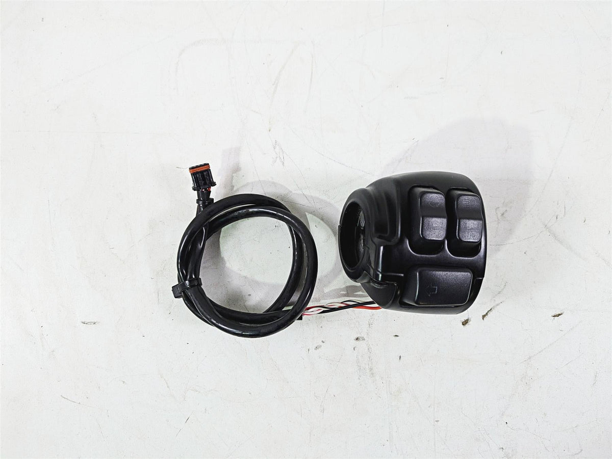 2018 Harley FXBR Softail Breakout Left Hand Blinker Control Switch 71500292 {{ shop.shopifyCountryName }} - Mototech271
