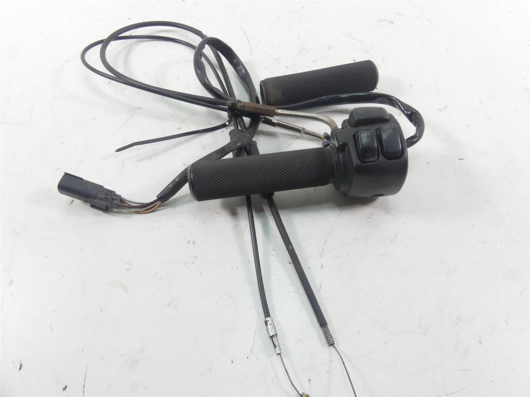 2013 Harley VRSCDX Night Rod Special Right Hand Start Control Switch 71684-06A {{ shop.shopifyCountryName }} - Mototech271