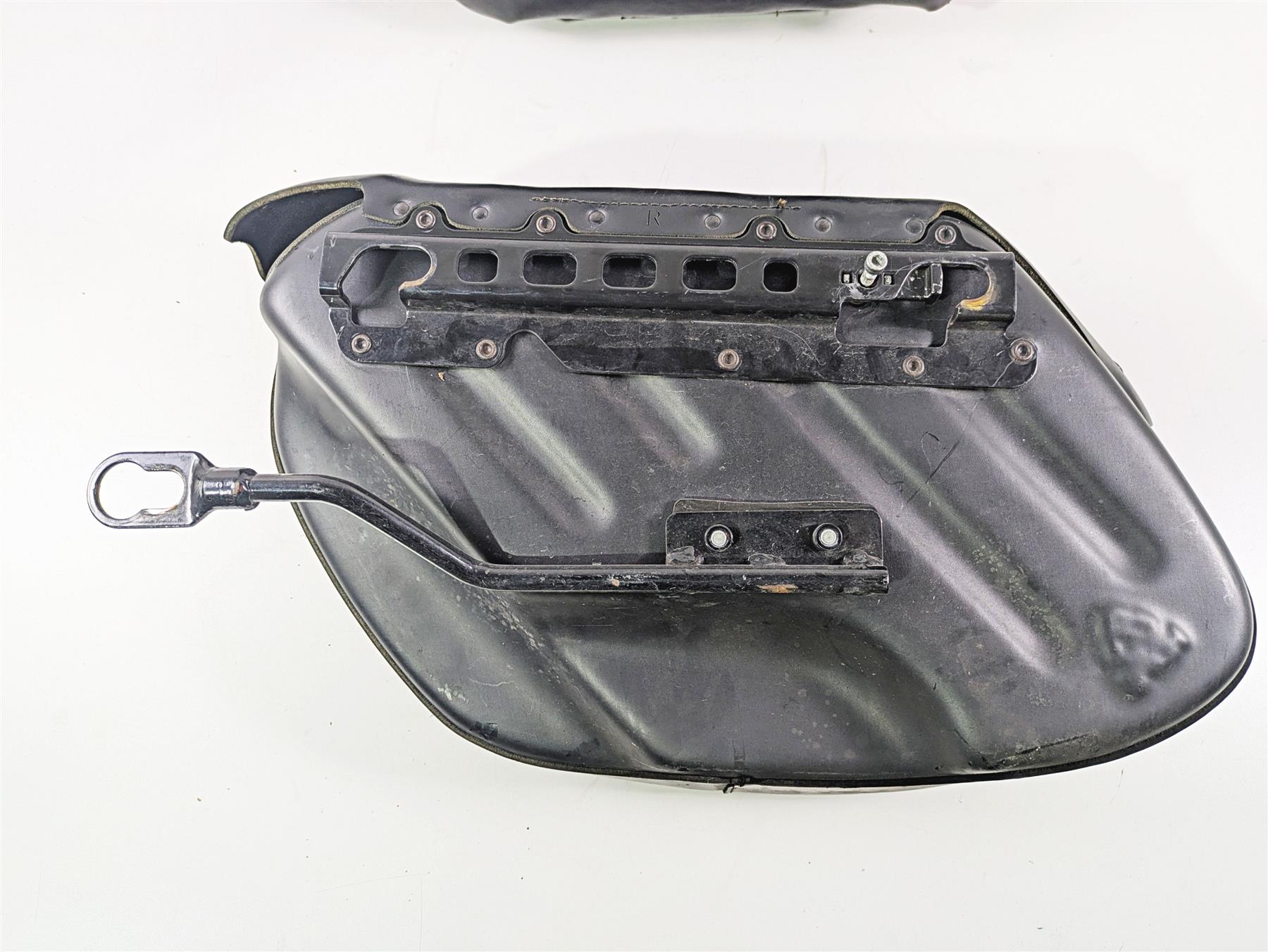 2009 Harley FXDC Dyna Super Glide Left Right Saddlebag & Mounts Set 90182-08 {{ shop.shopifyCountryName }} - Mototech271