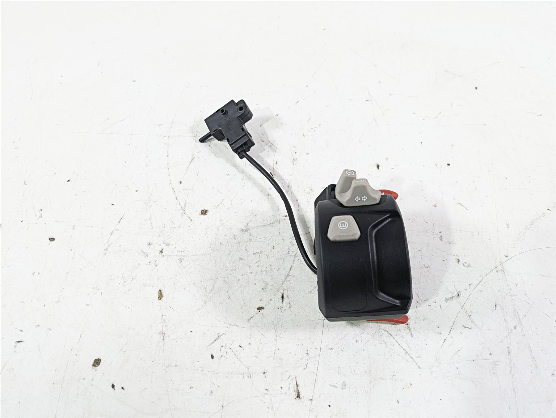 2023 Triumph Street Triple 765 RS Left Turn Signal Control Switch -Read T2044338 {{ shop.shopifyCountryName }} - Mototech271