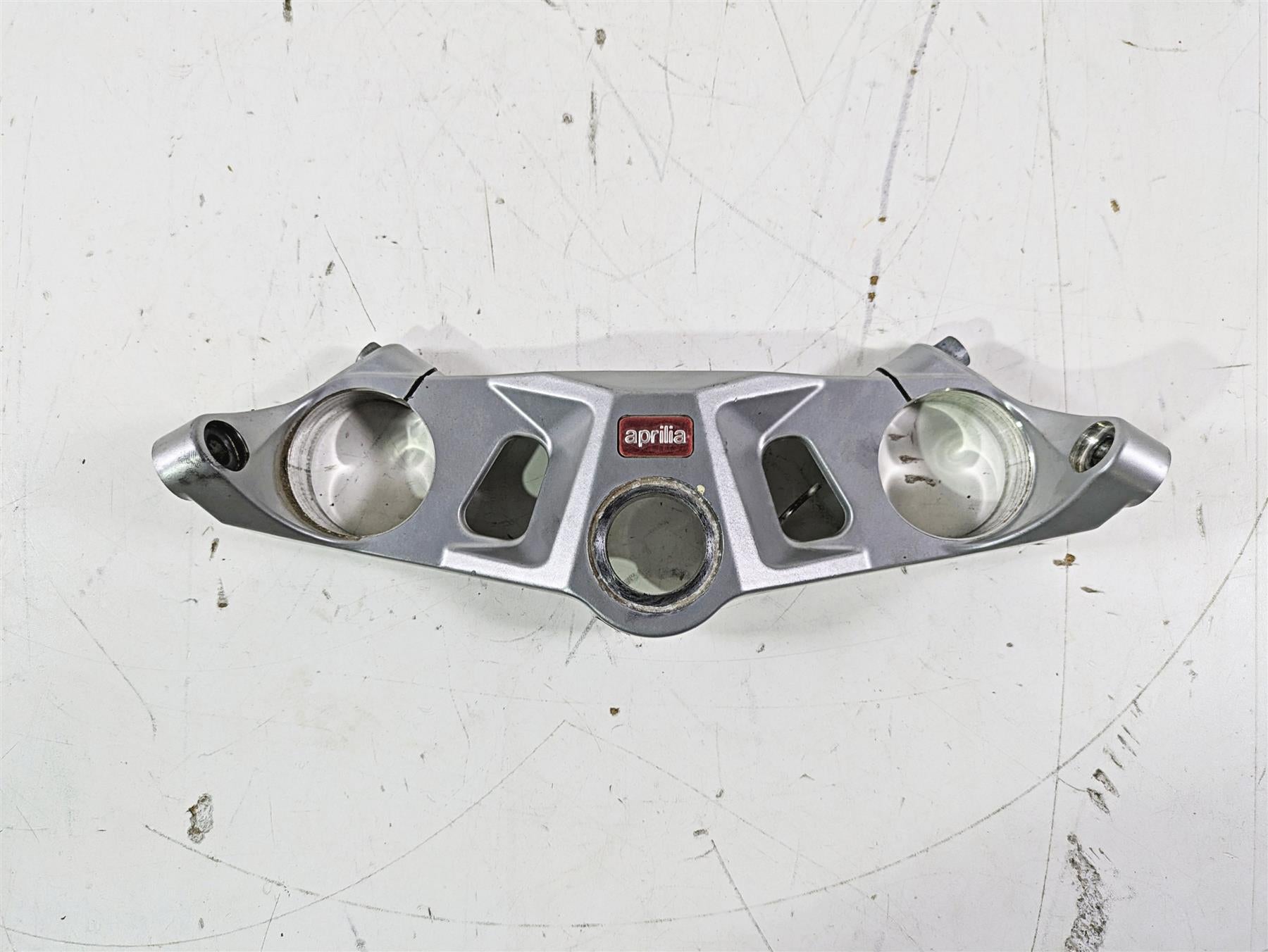 2021 Aprilia RS660 Upper Triple Tree Steering Clamp 2B005253 {{ shop.shopifyCountryName }} - Mototech271