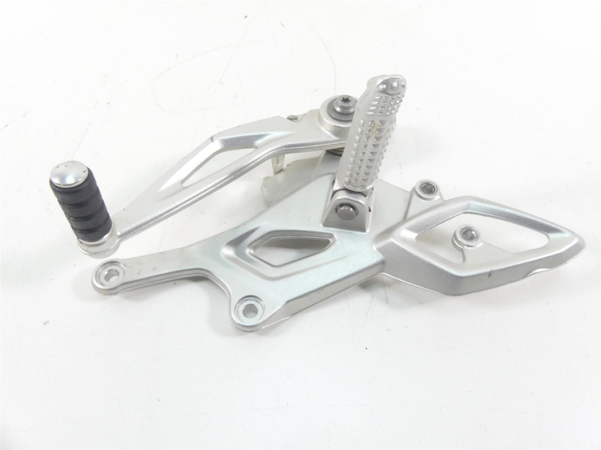 2017 BMW RnineT Racer K32 Right Front Footpeg Foot Peg & Brake Pedal 46718558798 {{ shop.shopifyCountryName }} - Mototech271
