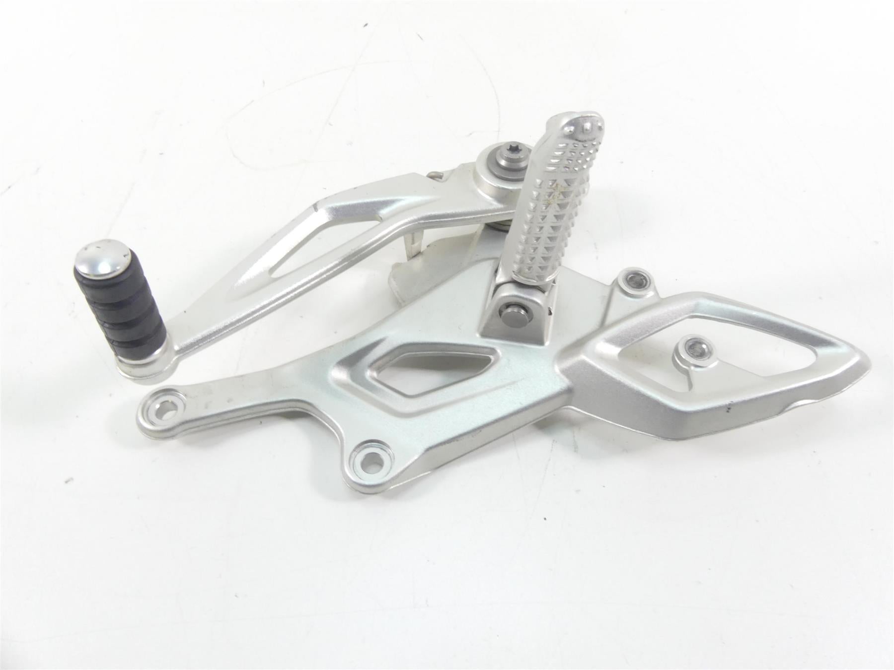 2017 BMW RnineT Racer K32 Right Front Footpeg Foot Peg & Brake Pedal 46718558798 {{ shop.shopifyCountryName }} - Mototech271