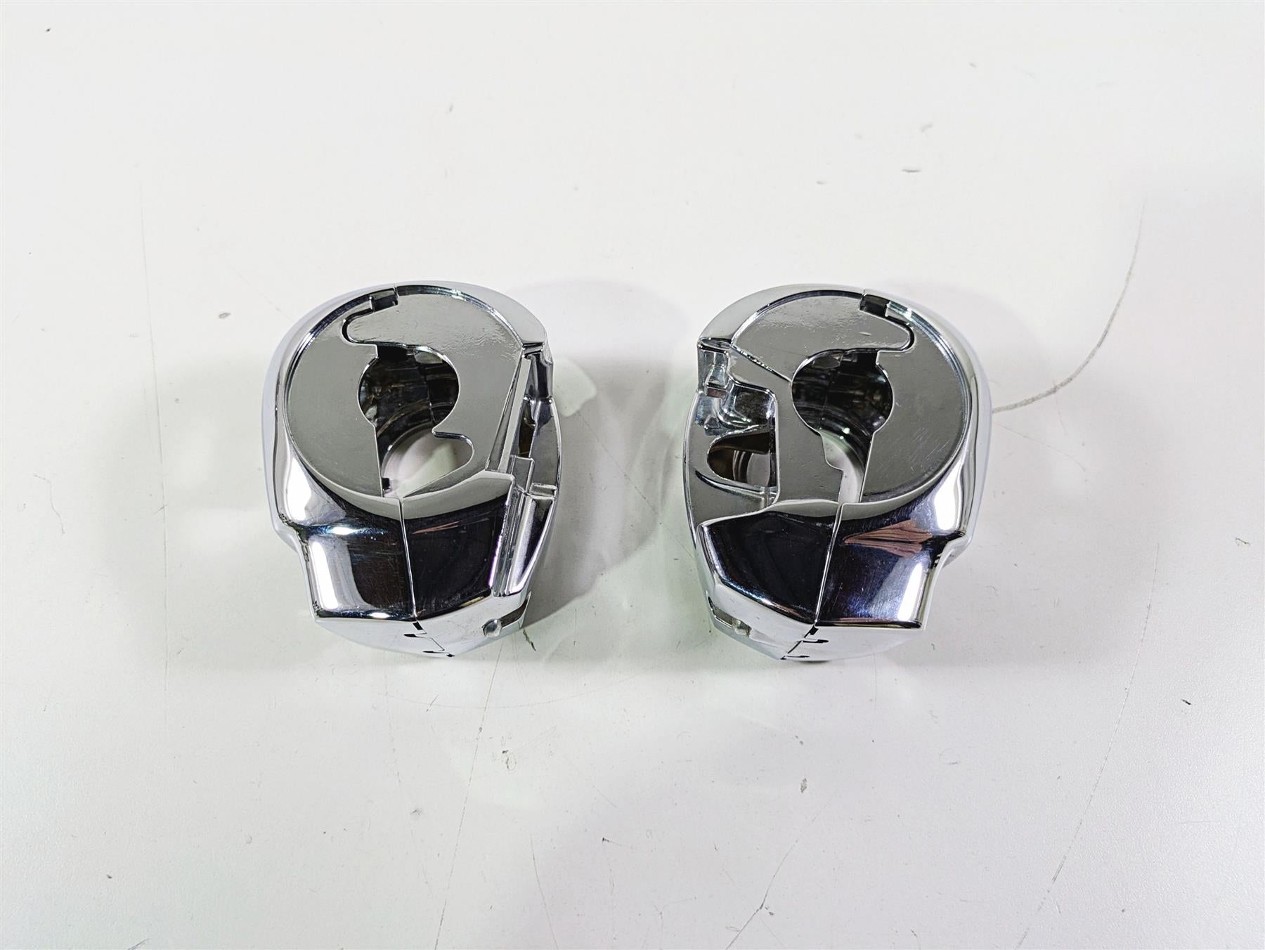 2017 Harley Touring FLHTKSE CVO E-Glide Chrome Control Switch Cover Set 71500341 {{ shop.shopifyCountryName }} - Mototech271