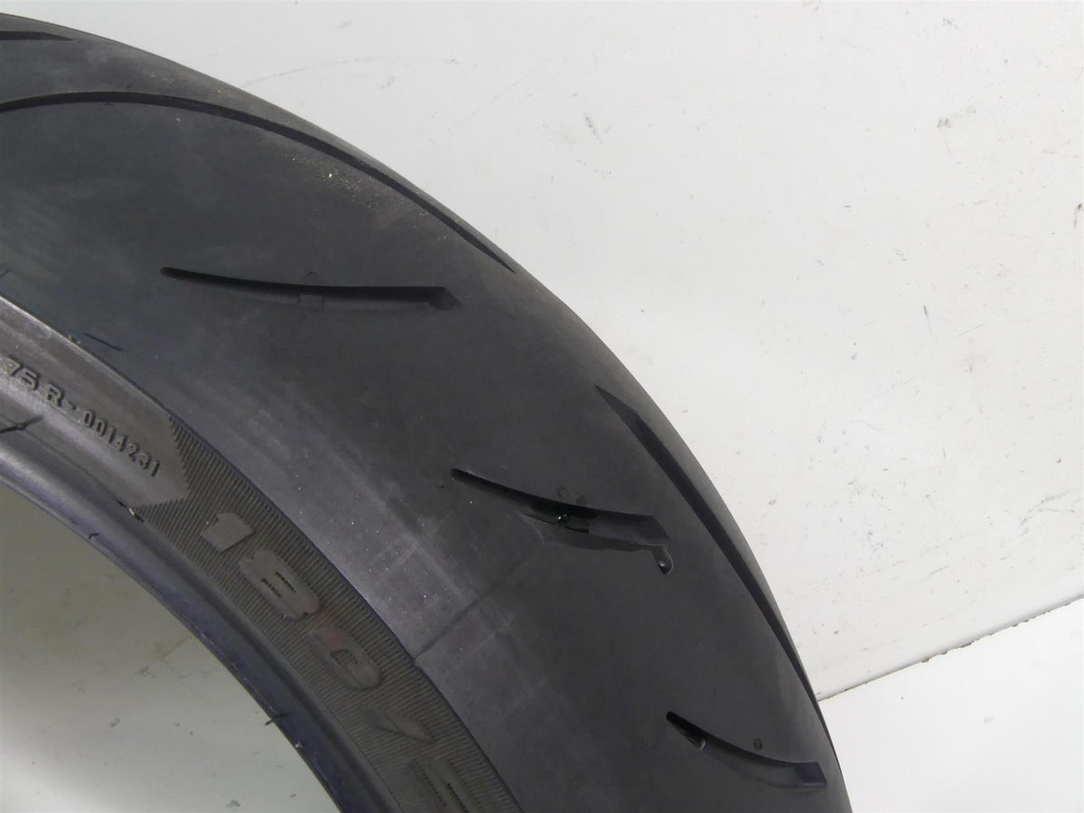 Used Rear Motorcycle Tire Metzeler Sportec M9RR 180/55R17 - 5417581 {{ shop.shopifyCountryName }} - Mototech271