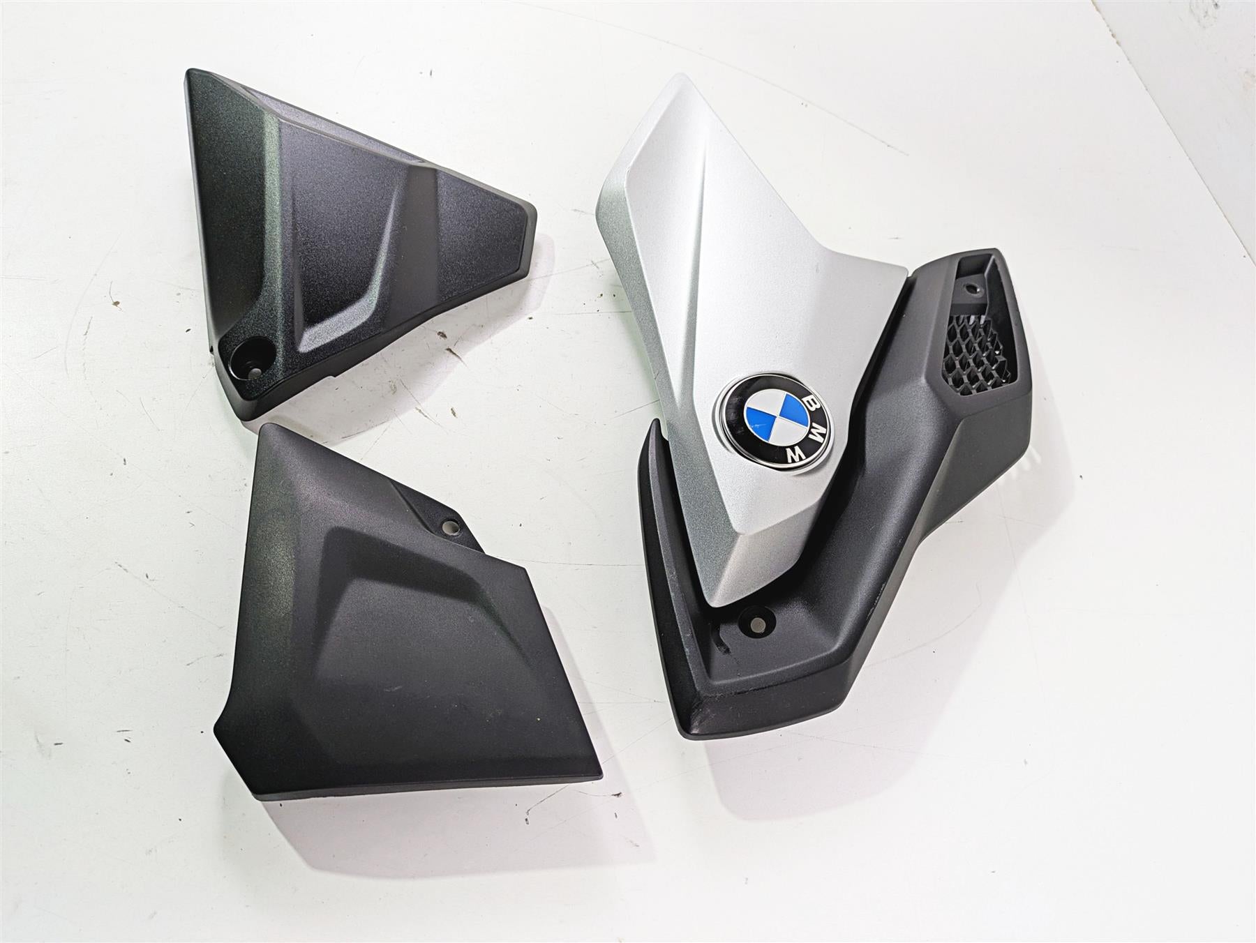 2019 BMW G310GS K02 Left Main Cover Fairing Emblem Set 46638560417 {{ shop.shopifyCountryName }} - Mototech271