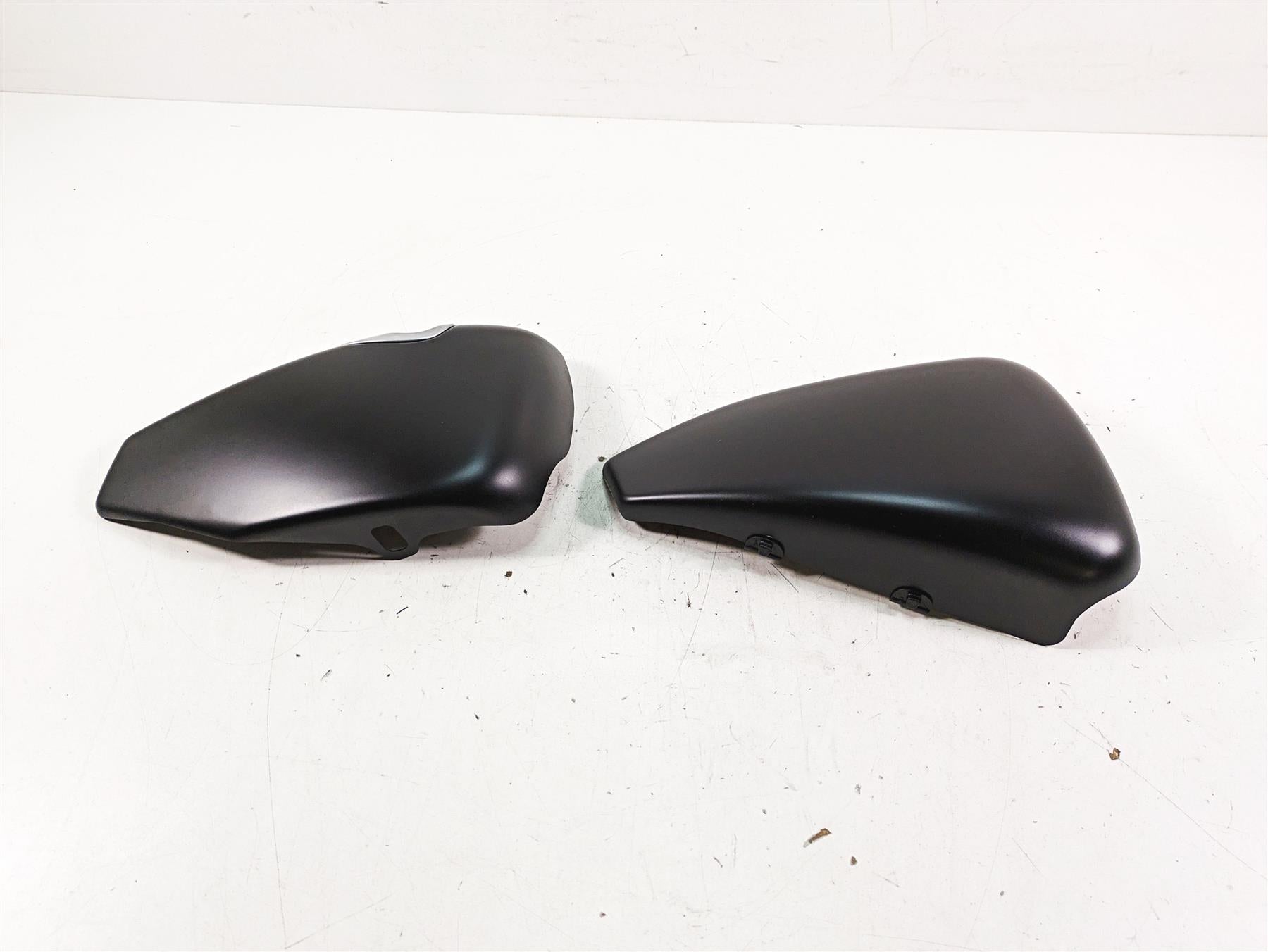 2017 Harley XL883 N Sportster Iron Side Cover Fairing Set 57200091DH 57200092DH