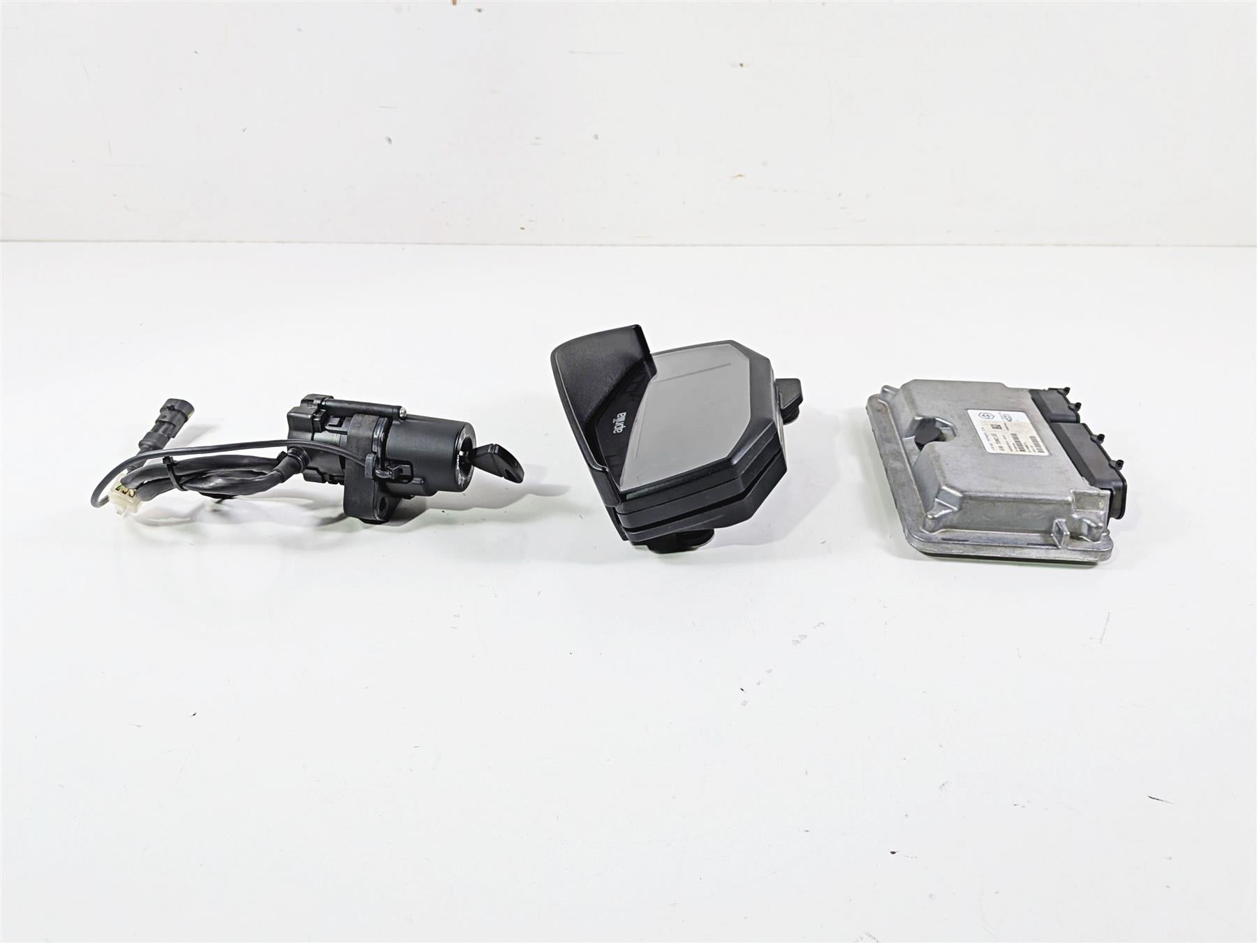 2018 Aprilia RSV4 RR Speedometer Cdi Ignition Switch Key Set 858580 2D000556 {{ shop.shopifyCountryName }} - Mototech271