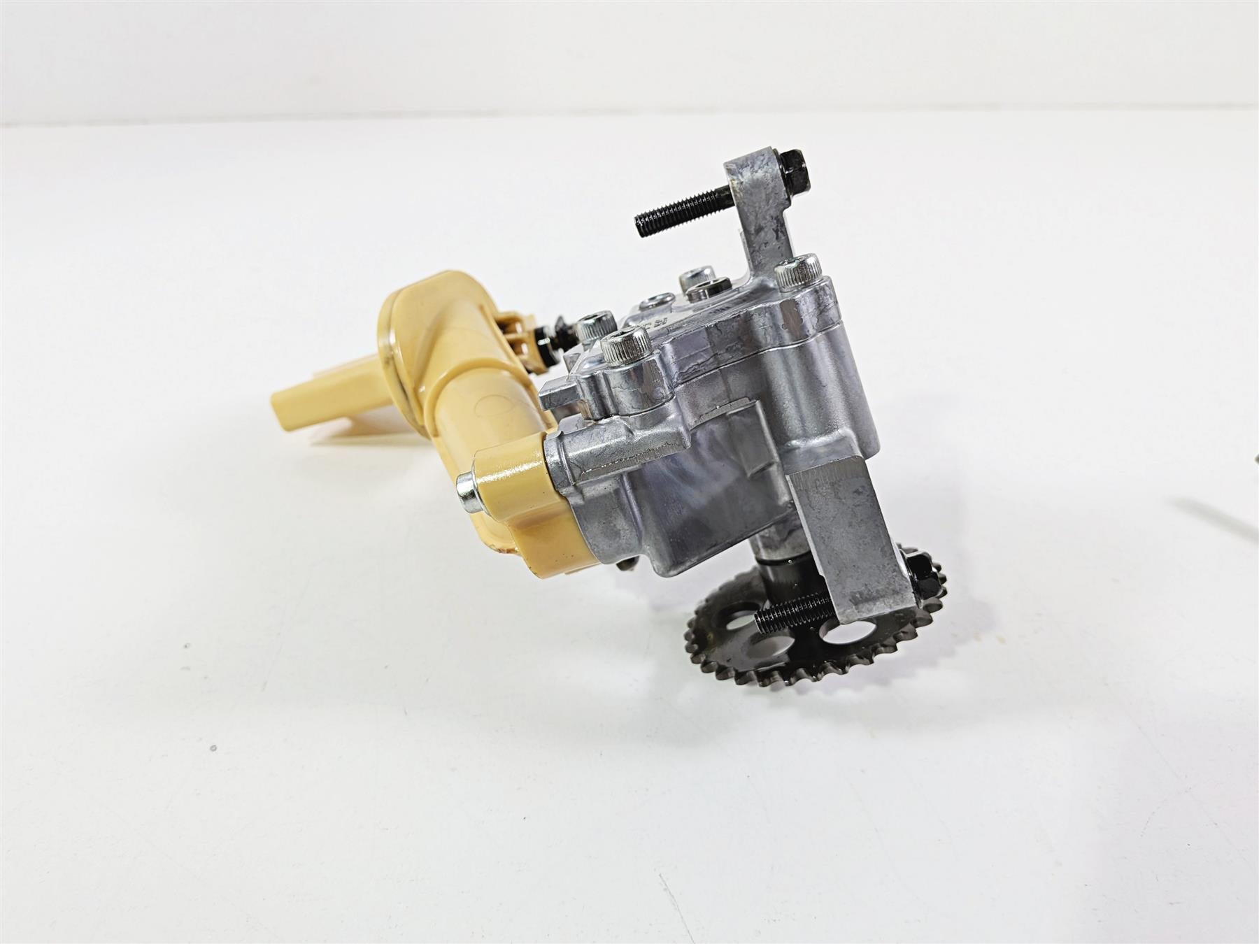 2016 Yamaha YZF R1 RN32 Oil Pump & Pick Up Tube -Tested 2CR-13300-00-00 {{ shop.shopifyCountryName }} - Mototech271