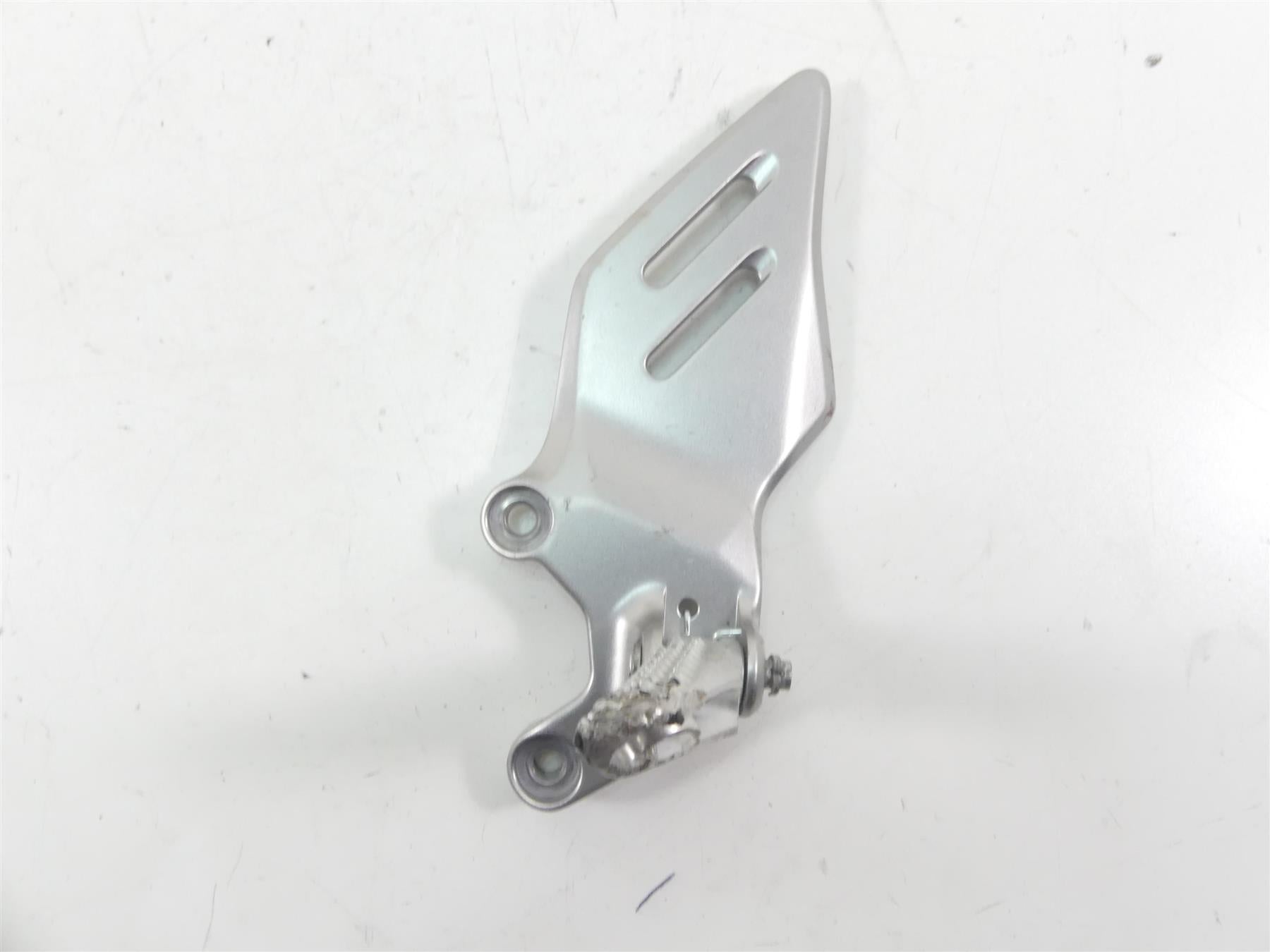 2022 Yamaha MT09 FZ09 Left Front Footpeg & Mount B7N-27442-00-00 {{ shop.shopifyCountryName }} - Mototech271