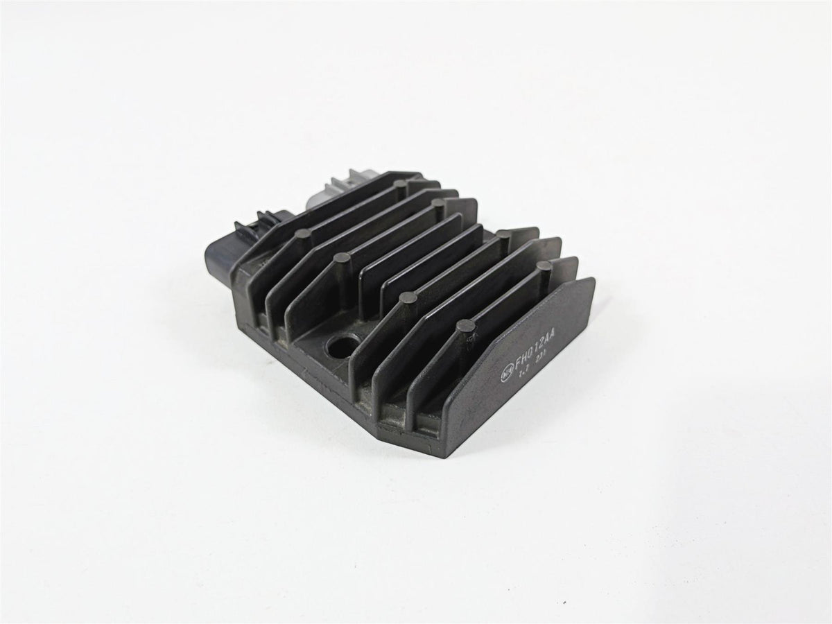 2008 Yamaha YZF R1 RN19 Oem Rectifier Voltage Regulator 1D7-81960-00-00 FH012AA {{ shop.shopifyCountryName }} - Mototech271