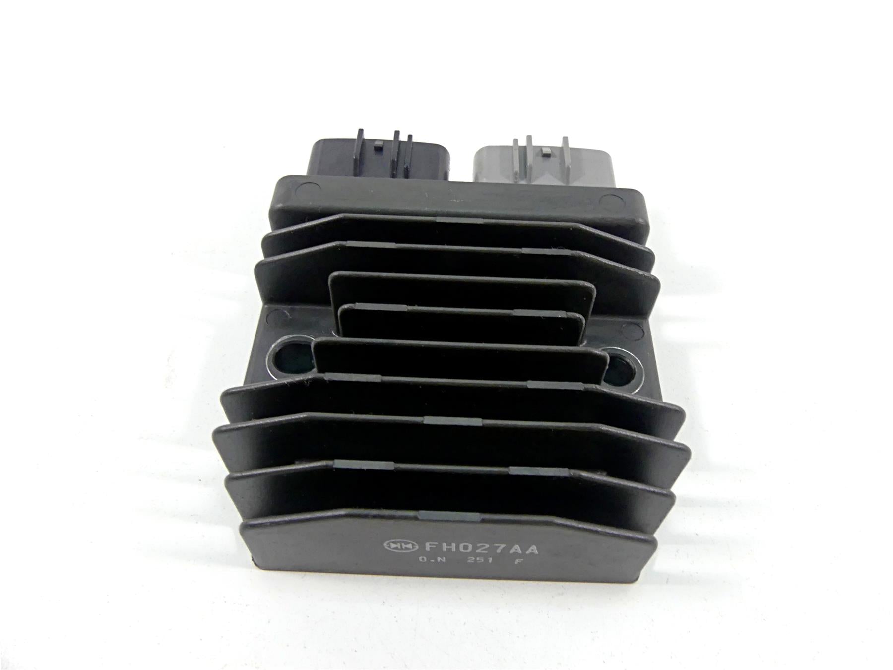 2022 Triumph Speed Triple 1200 RS Rectifier Voltage Regulator T1300679 FH027AA {{ shop.shopifyCountryName }} - Mototech271