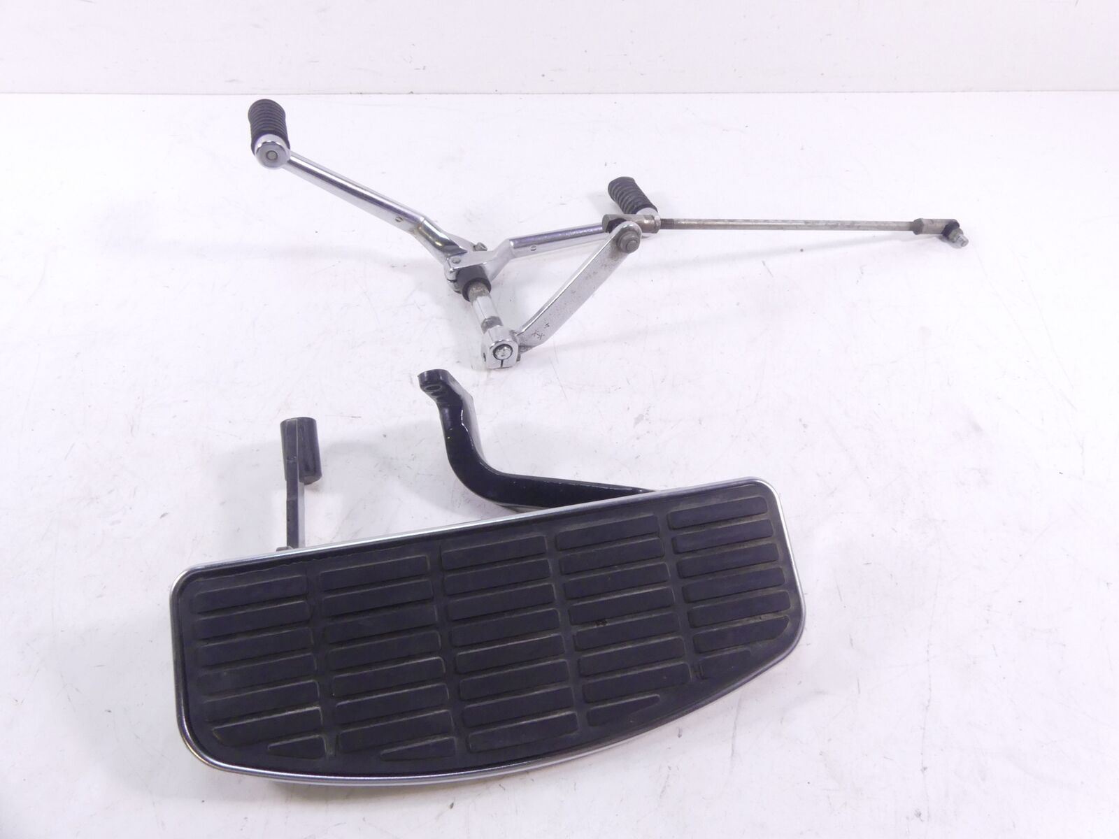 2000 Harley Touring FLHTCI Electra Glide Left Rider Floorboard +Shifter 50621-79 {{ shop.shopifyCountryName }} - Mototech271