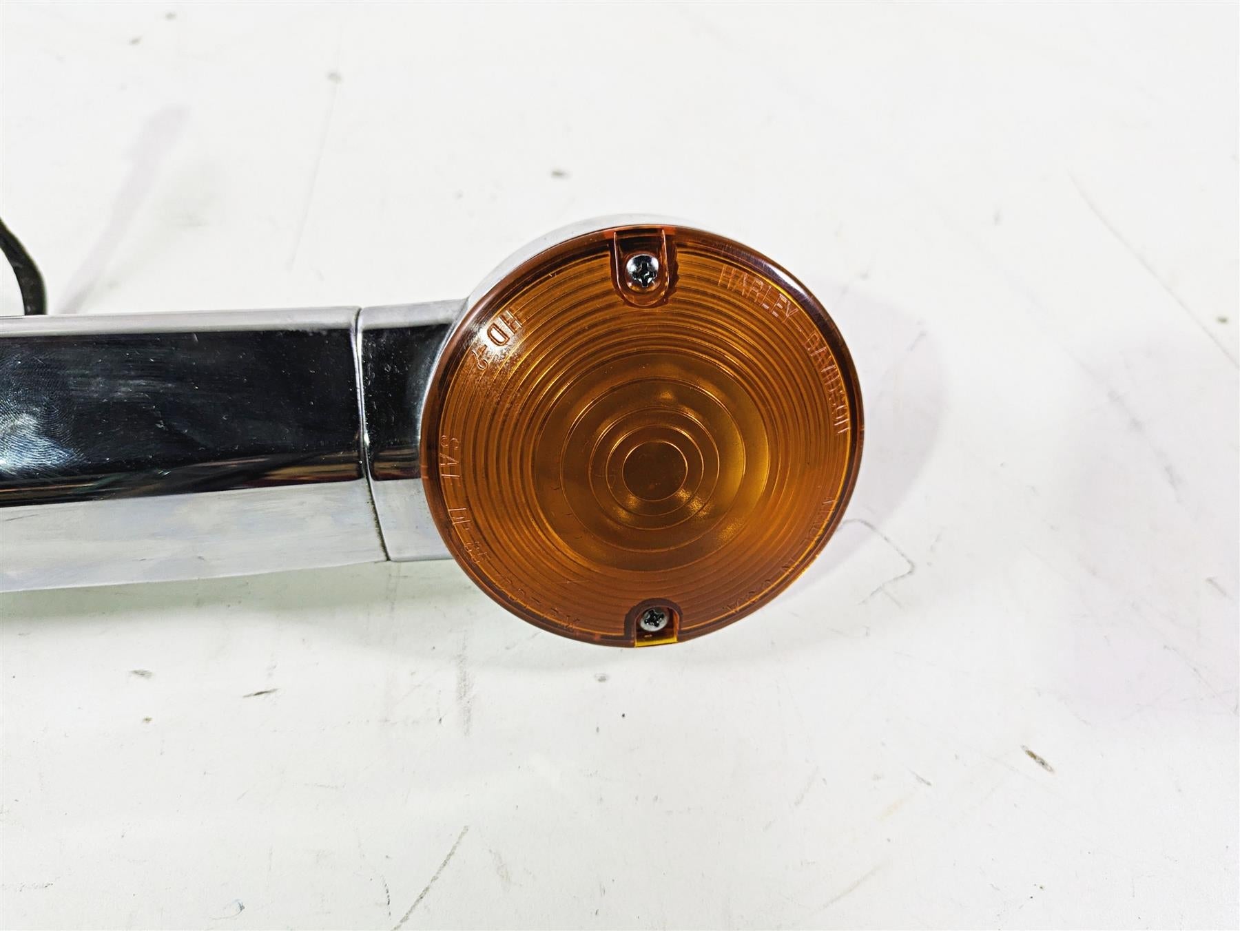 2008 Harley Touring FLHTP Electra Glide Rear Turn Signal Blinker Bar 68510-74C {{ shop.shopifyCountryName }} - Mototech271