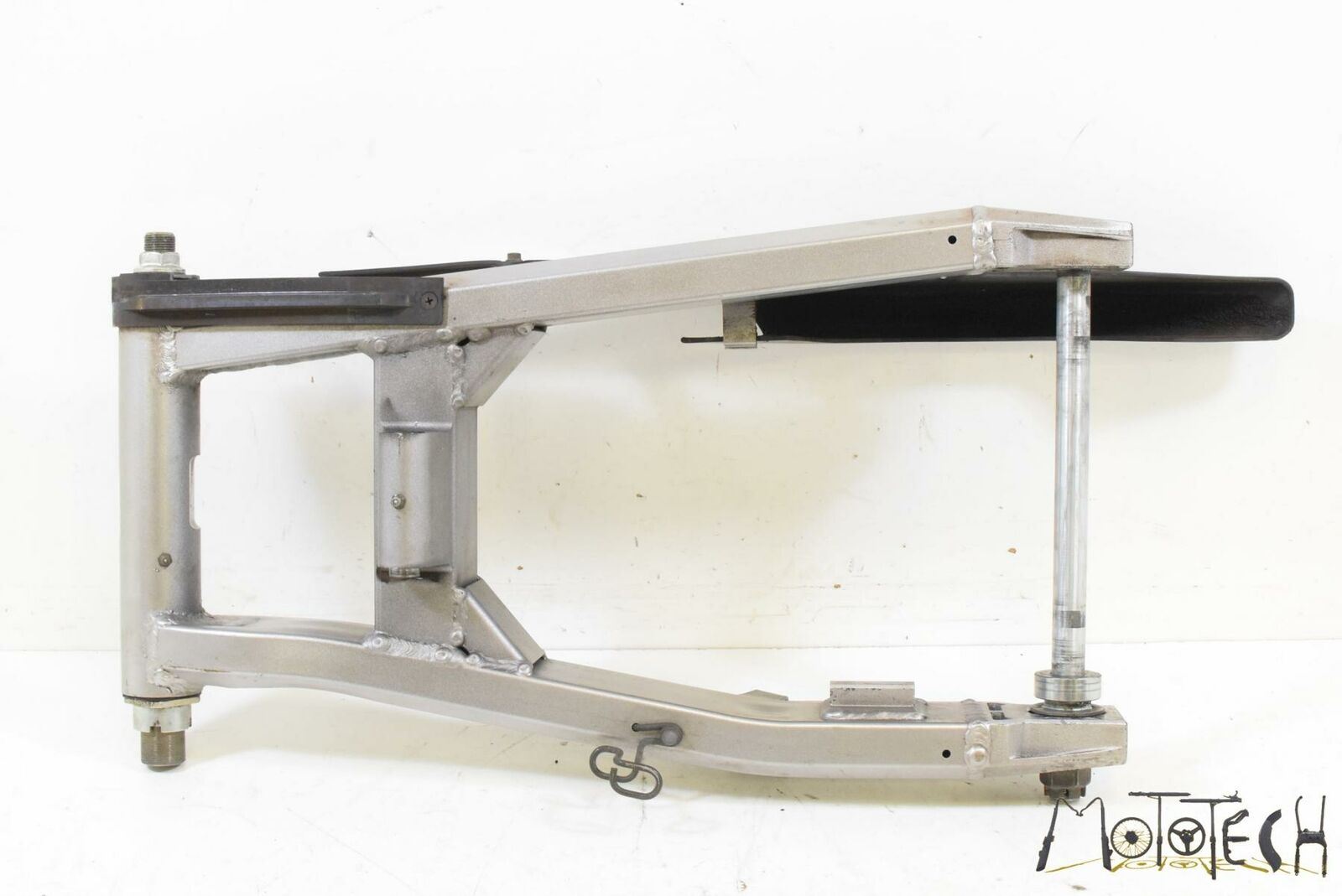 2005 Kawasaki ZZR1200 ZX1200 Rear Swingarm Swing Arm Straight 33001-1624-458 {{ shop.shopifyCountryName }} - Mototech271