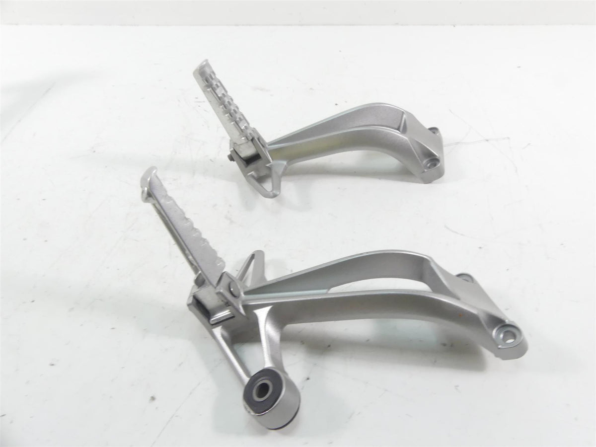 2007 Yamaha FZ1 Fazer Rear Passenger Footpeg Foot Peg Set 2D1-2742L-00-00 {{ shop.shopifyCountryName }} - Mototech271