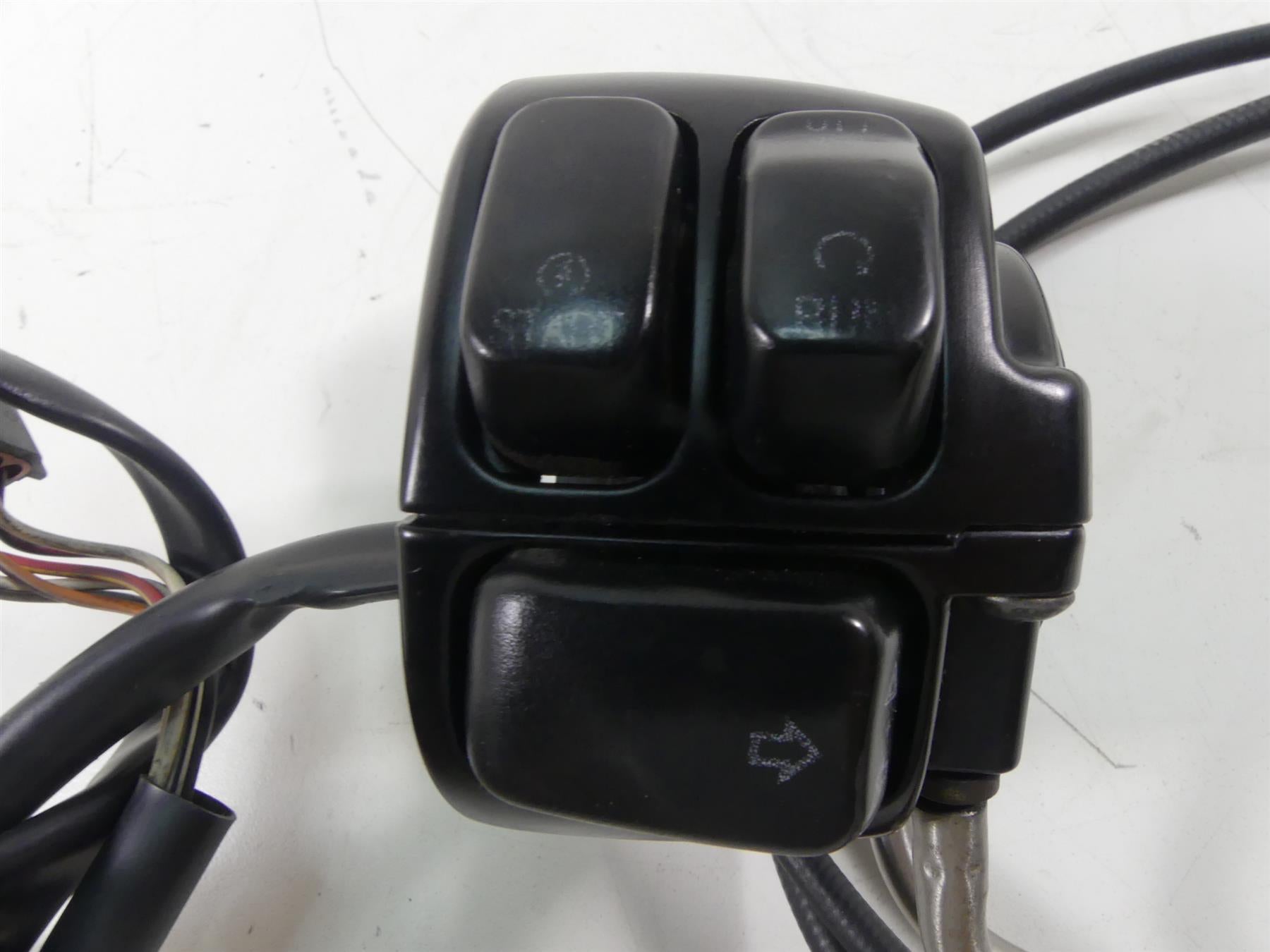 2004 Harley Softail FLSTFI Fat Boy Right Control Switch Start Stop 71684-06A {{ shop.shopifyCountryName }} - Mototech271