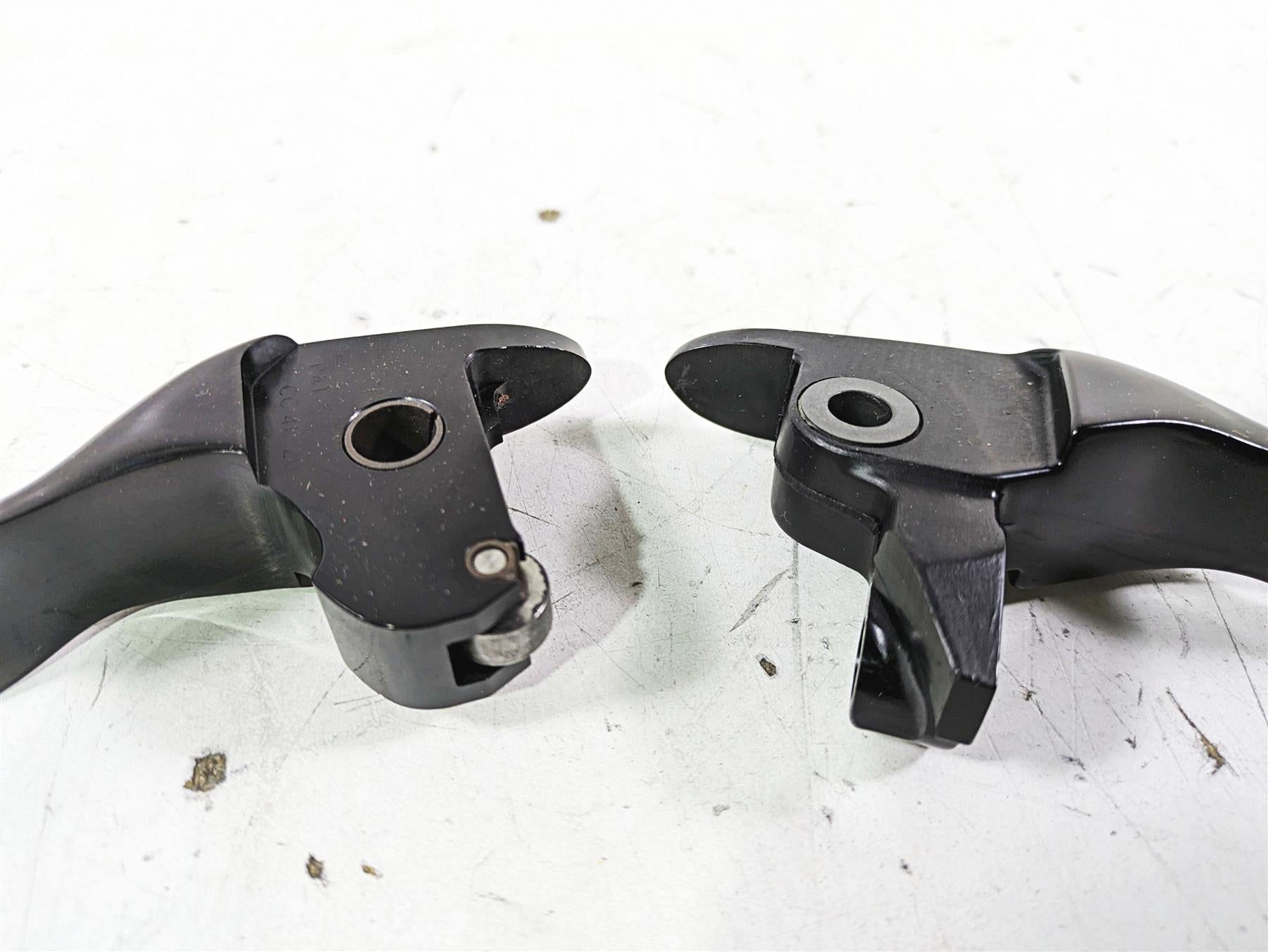 2015 Harley Touring FLHXS Street Glide Oem Edge Cut Lever Set 5311792 36700067 {{ shop.shopifyCountryName }} - Mototech271