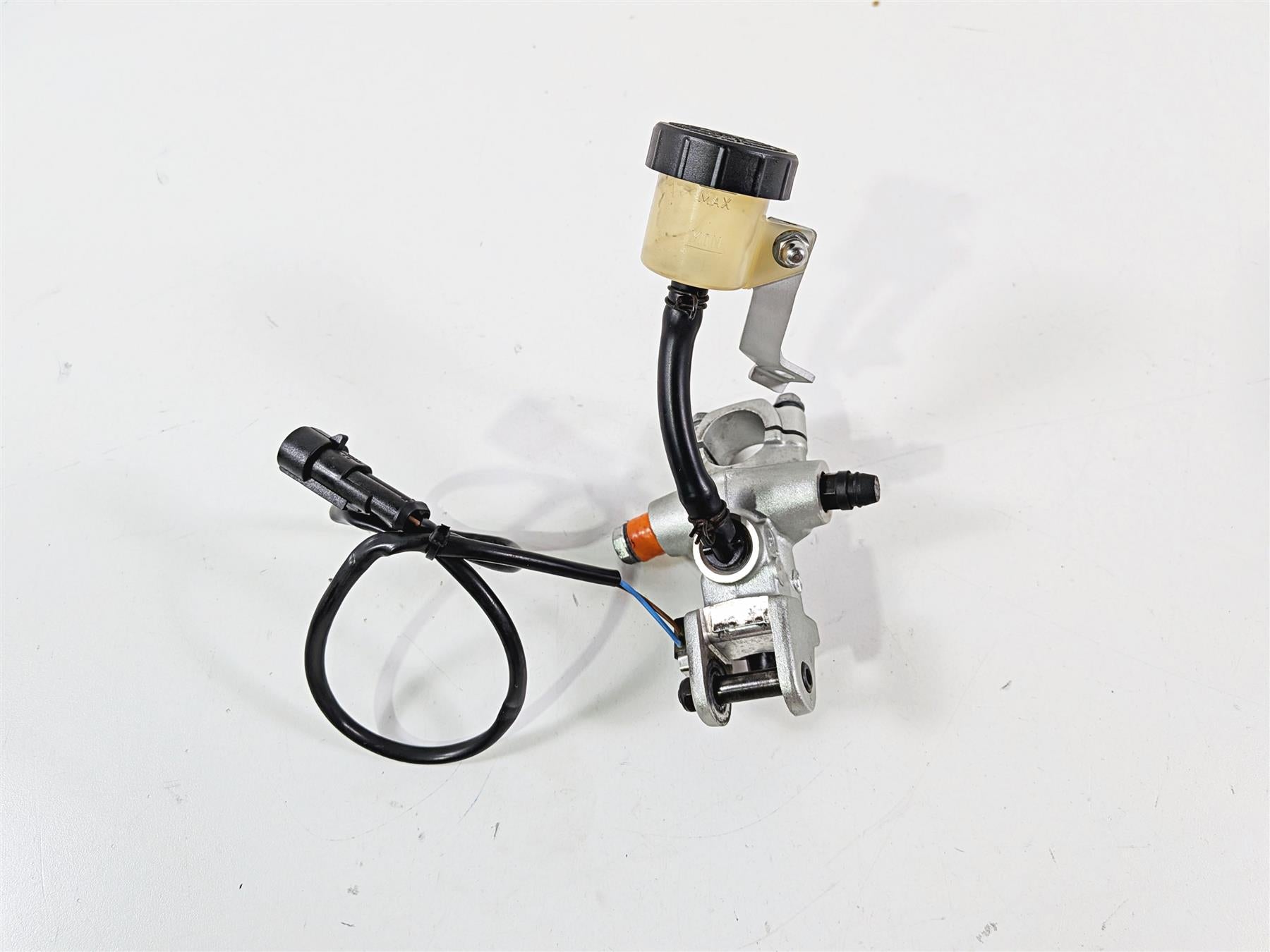 2008 Aprilia RSVR 1000 Factory Clutch Radial Master Cylinder Brembo AP8176193 {{ shop.shopifyCountryName }} - Mototech271