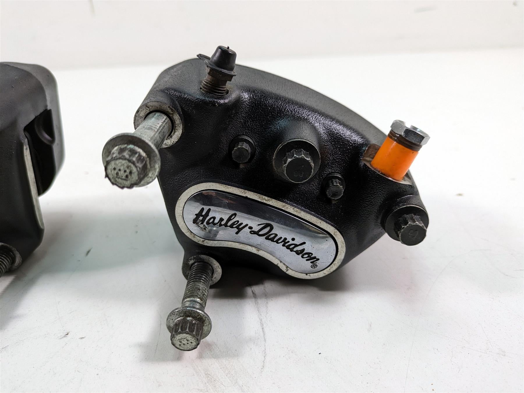 2000 Harley Dyna FXDL Low Rider Front Brake Caliper Set 44023-00C 44046-00D {{ shop.shopifyCountryName }} - Mototech271