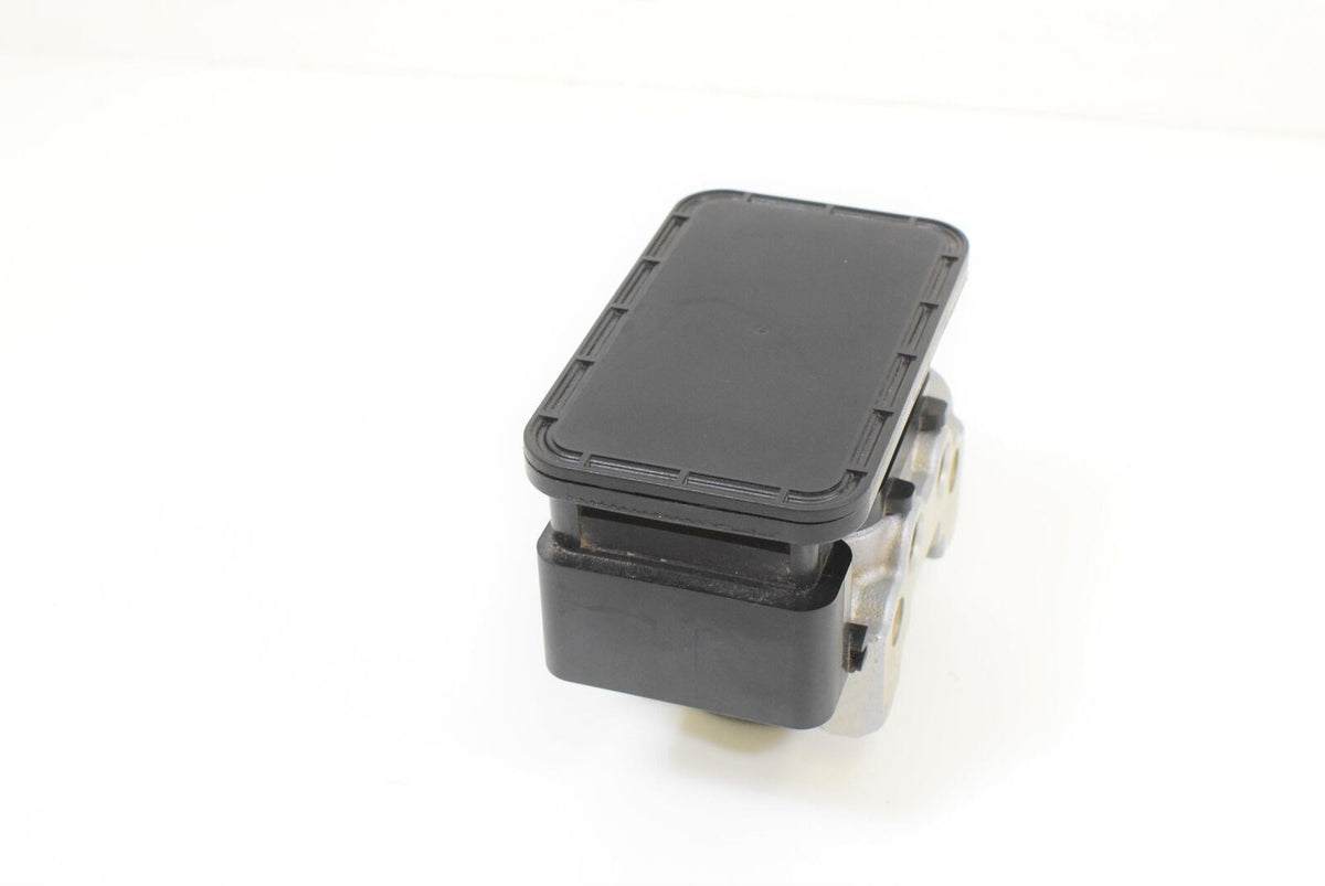 2015 Suzuki GSXR1300R Hayabusa Abs Brake Pump Module 55610-15H01 {{ shop.shopifyCountryName }} - Mototech271