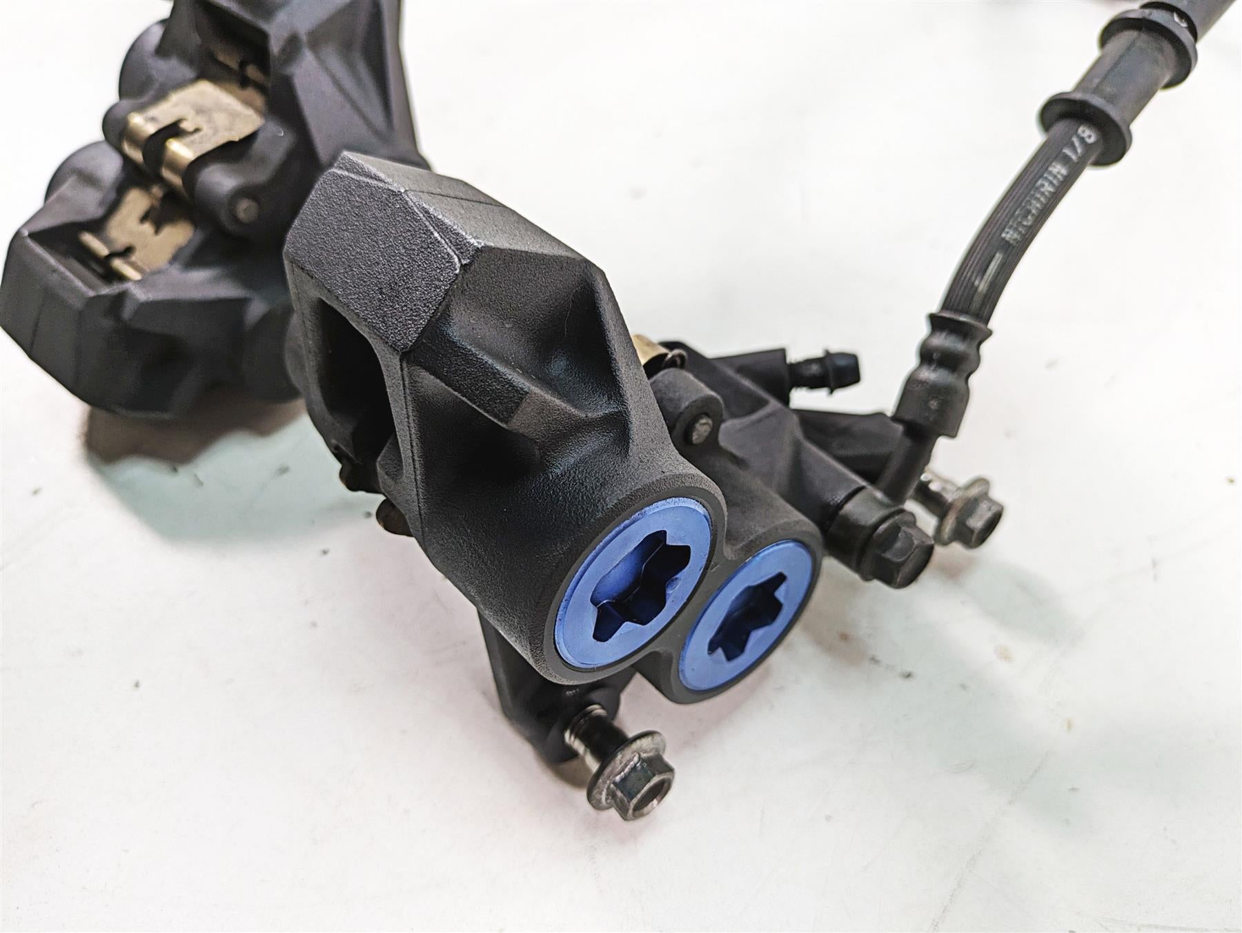 2002 Yamaha FZ1 FZS1000 Fazer Front Brake Caliper + Line Set 5DM-2580T-00-00 {{ shop.shopifyCountryName }} - Mototech271