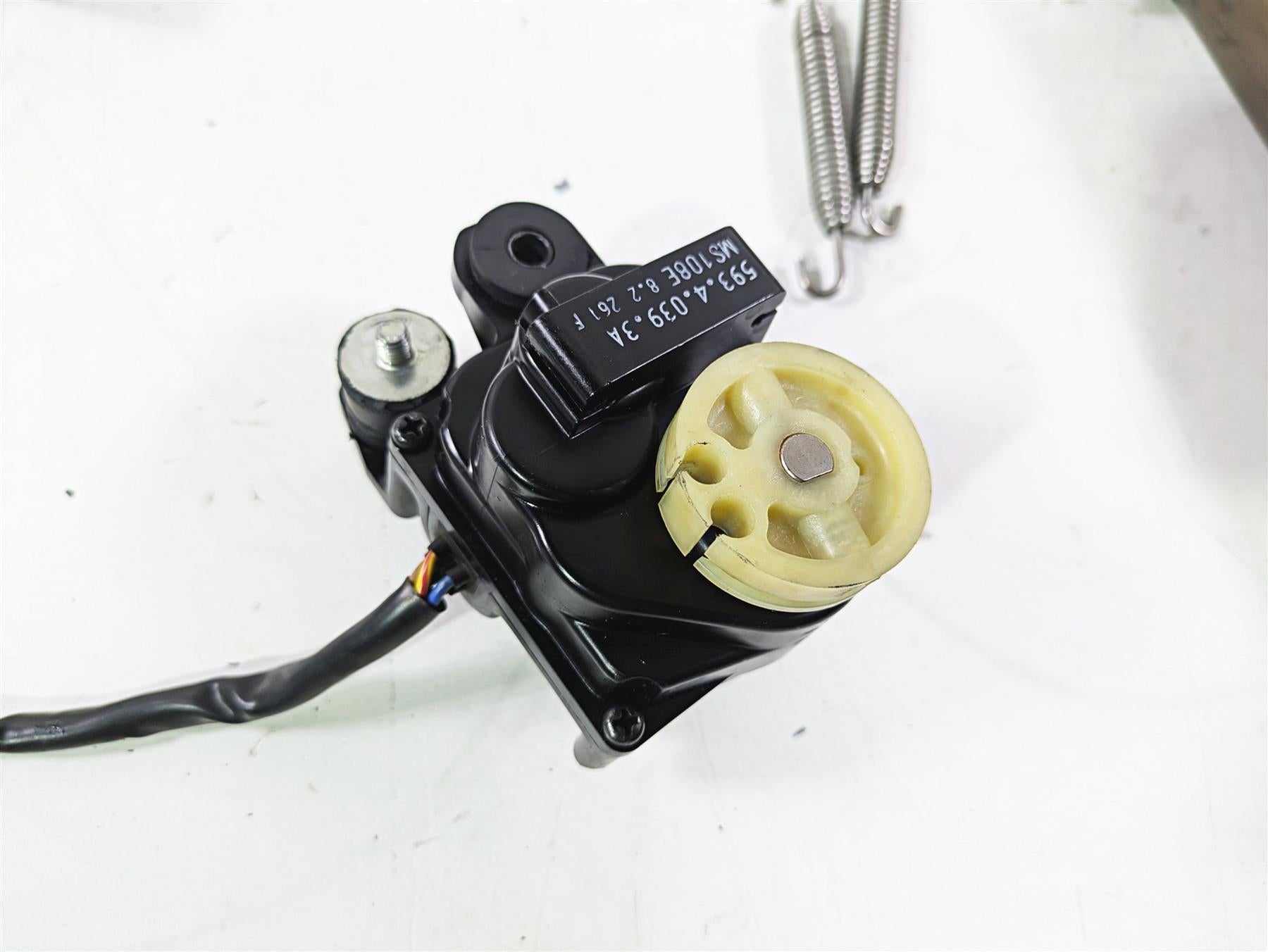 2018 Ducati Hypermotard 939 SP Exhaust Header & Servo Motor 57013292B 59340393A {{ shop.shopifyCountryName }} - Mototech271