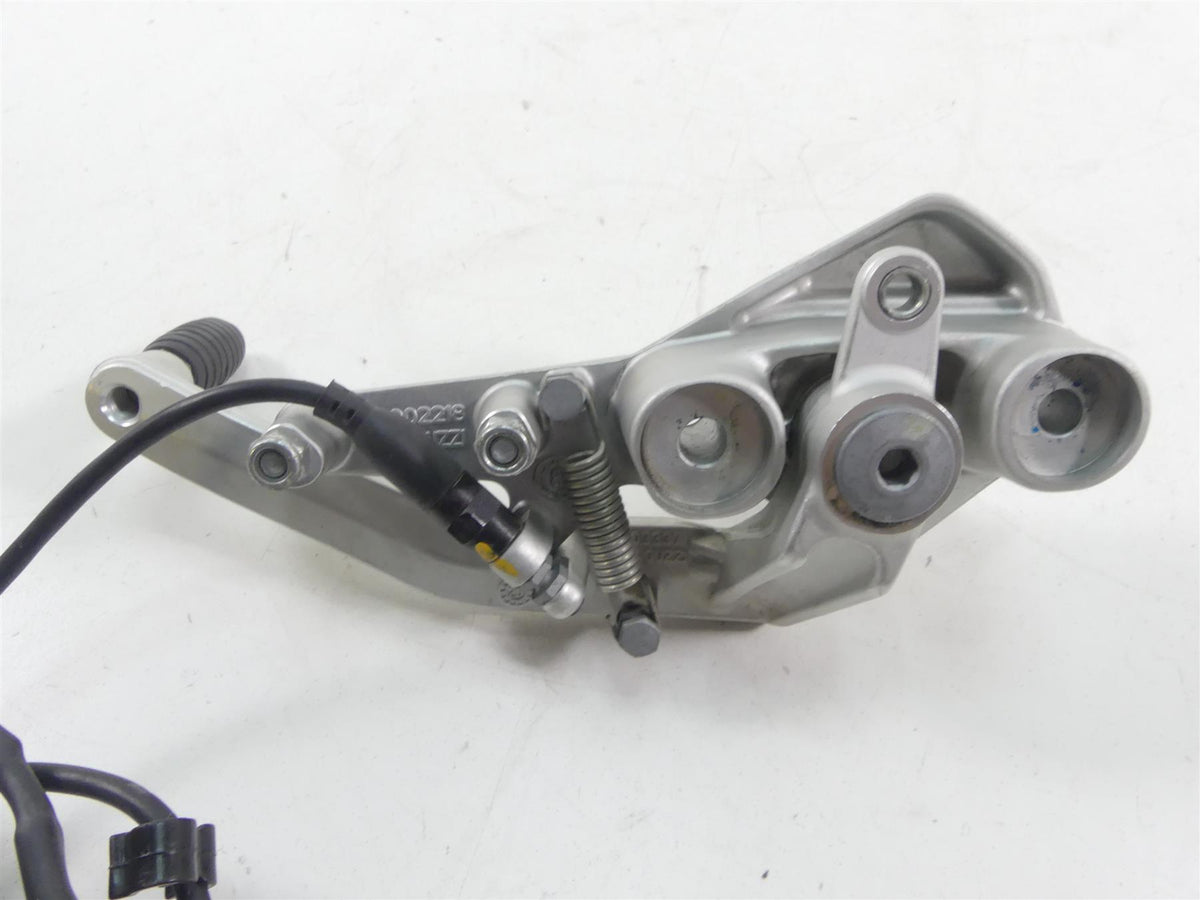 2019 Moto Guzzi V7 III Stone 750 Right Footpeg Mount & Brake Pedal 2B003336 {{ shop.shopifyCountryName }} - Mototech271