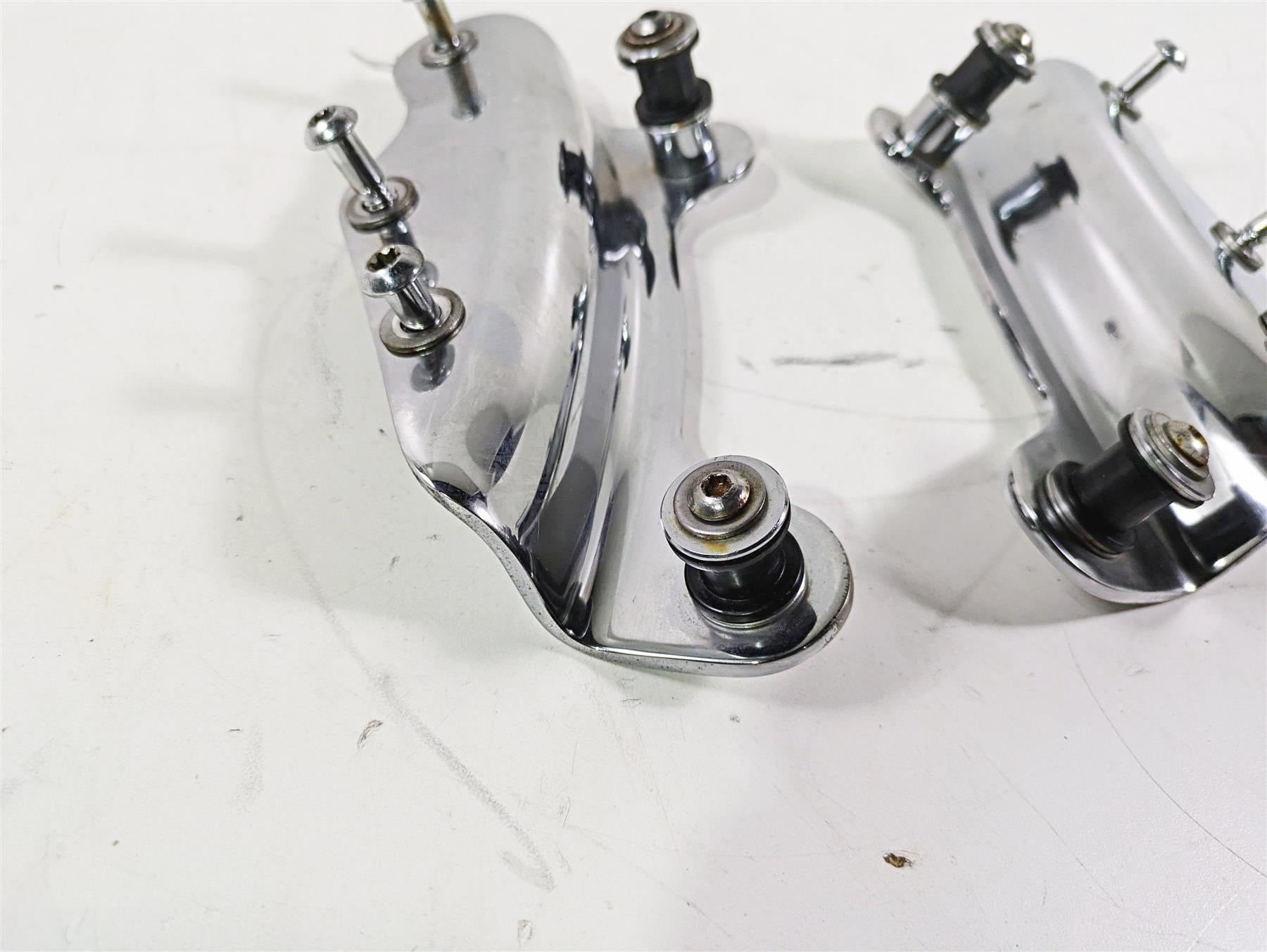2010 Harley Touring FLHX Street Glide Chrome Quick Release Mount Set 52300353 {{ shop.shopifyCountryName }} - Mototech271