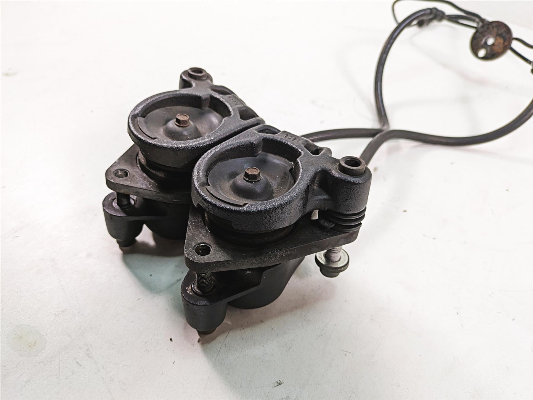 1999 Harley Dyna FXDL Low Rider Front Brake Caliper & Line Set 44023-83 44046-84 {{ shop.shopifyCountryName }} - Mototech271