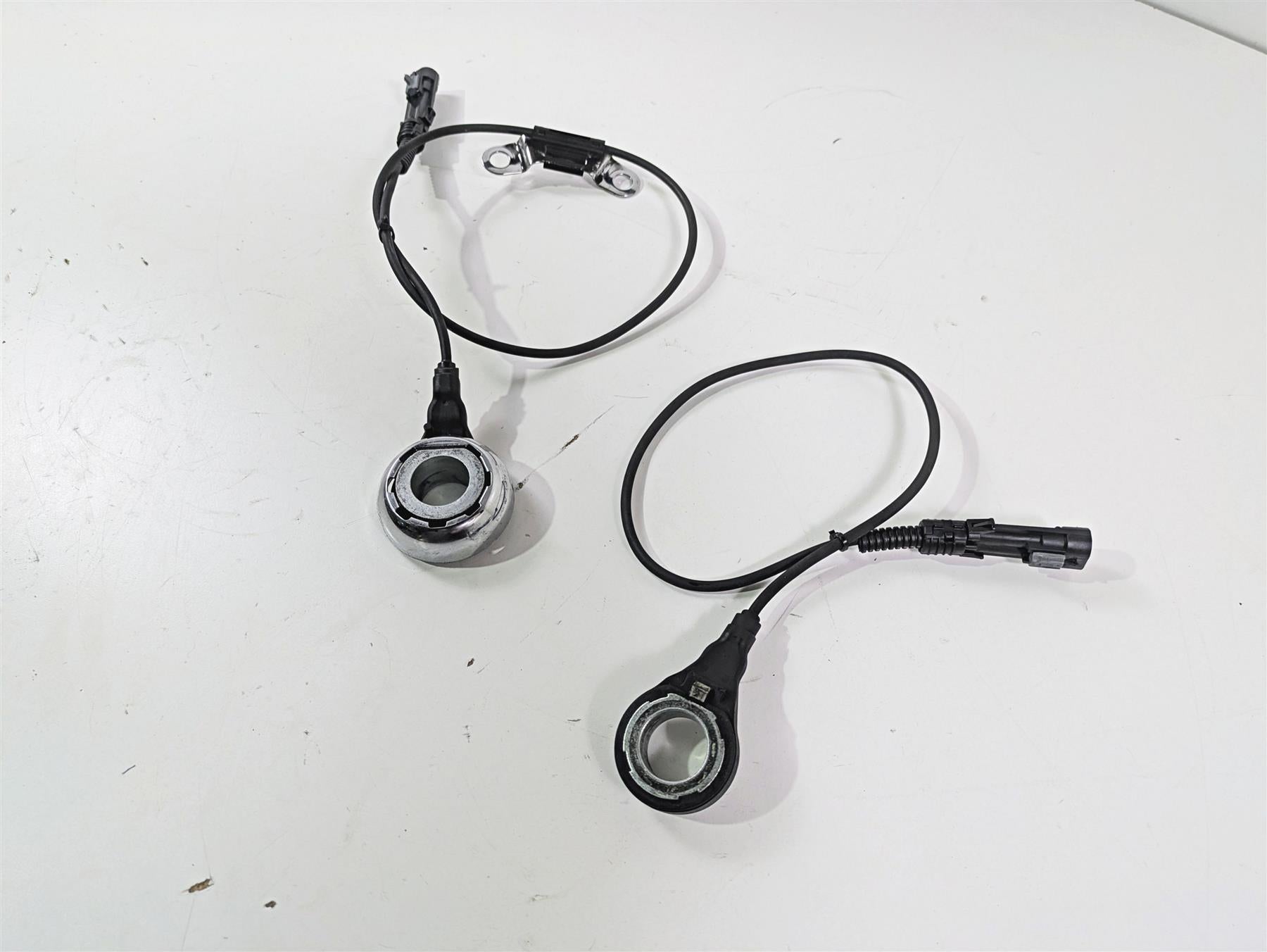 2010 Harley Touring FLHXSE CVO Street Glide Abs Brake Speed Sensor Set 40614-08 {{ shop.shopifyCountryName }} - Mototech271